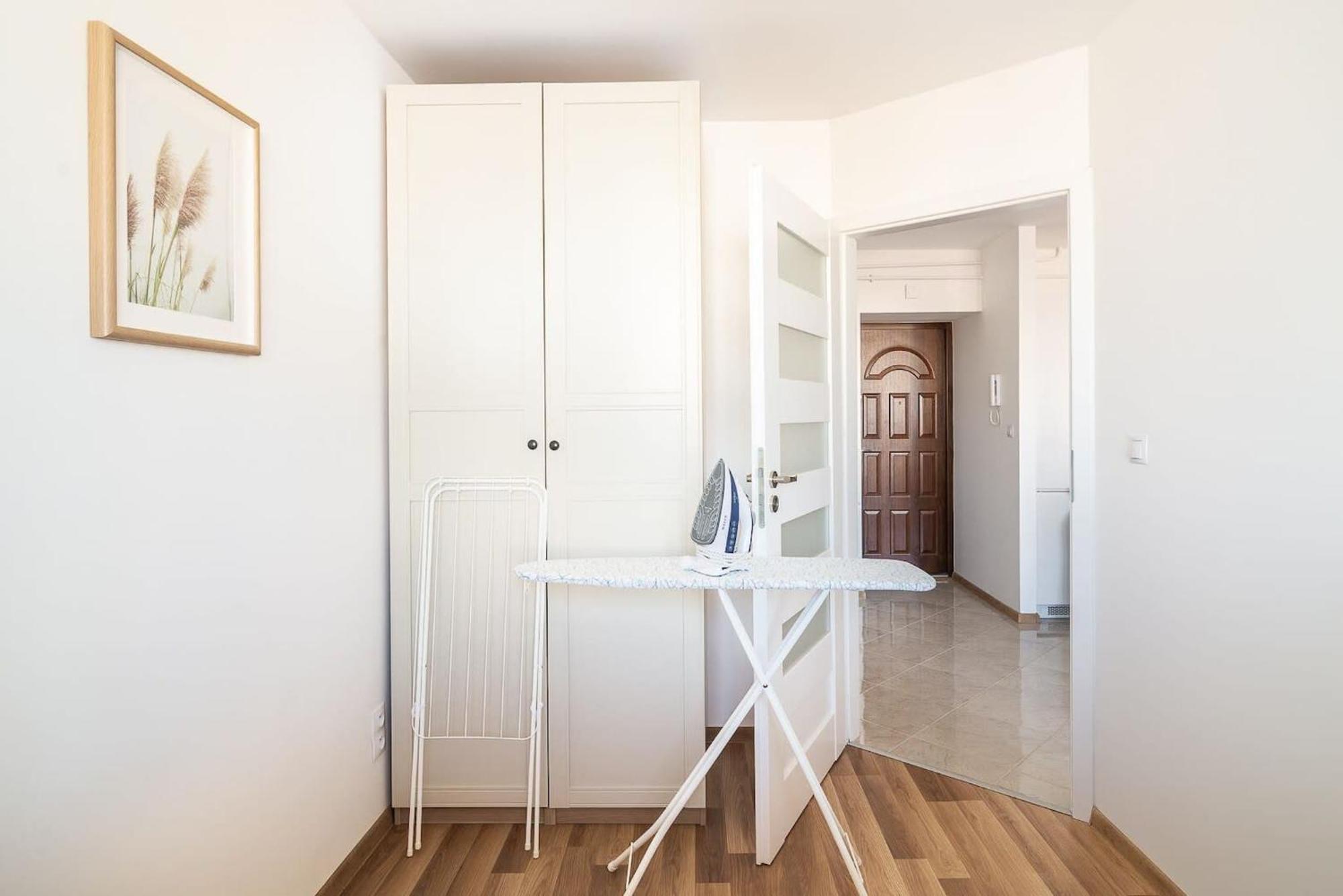 Apartament Navy Aesthetic With Balcony By Renters