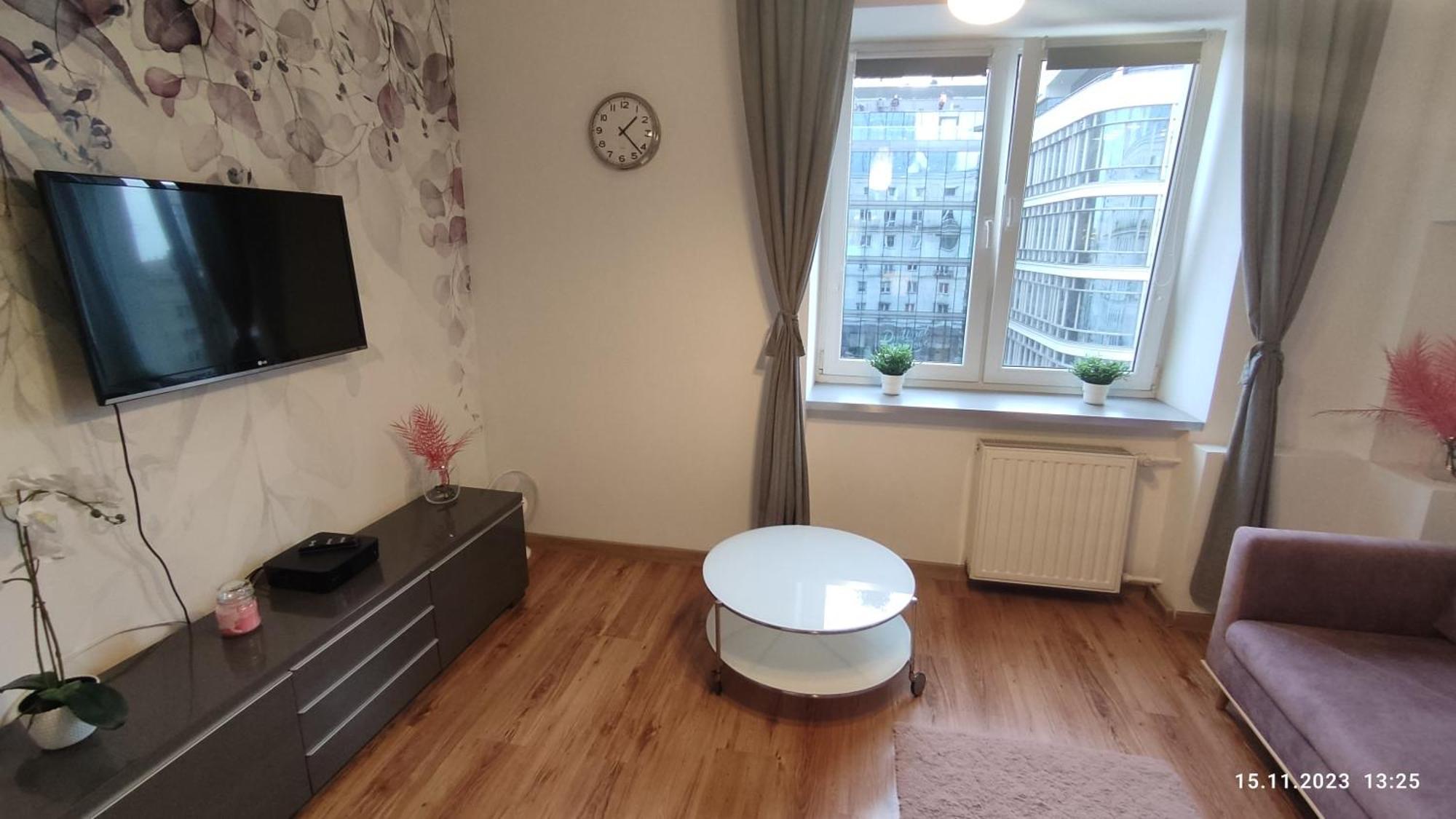 Be My Guest - Krucza Elegant - Rondo De Gaulle'a Center Of Metro Wi-fi Breakfast Apartment