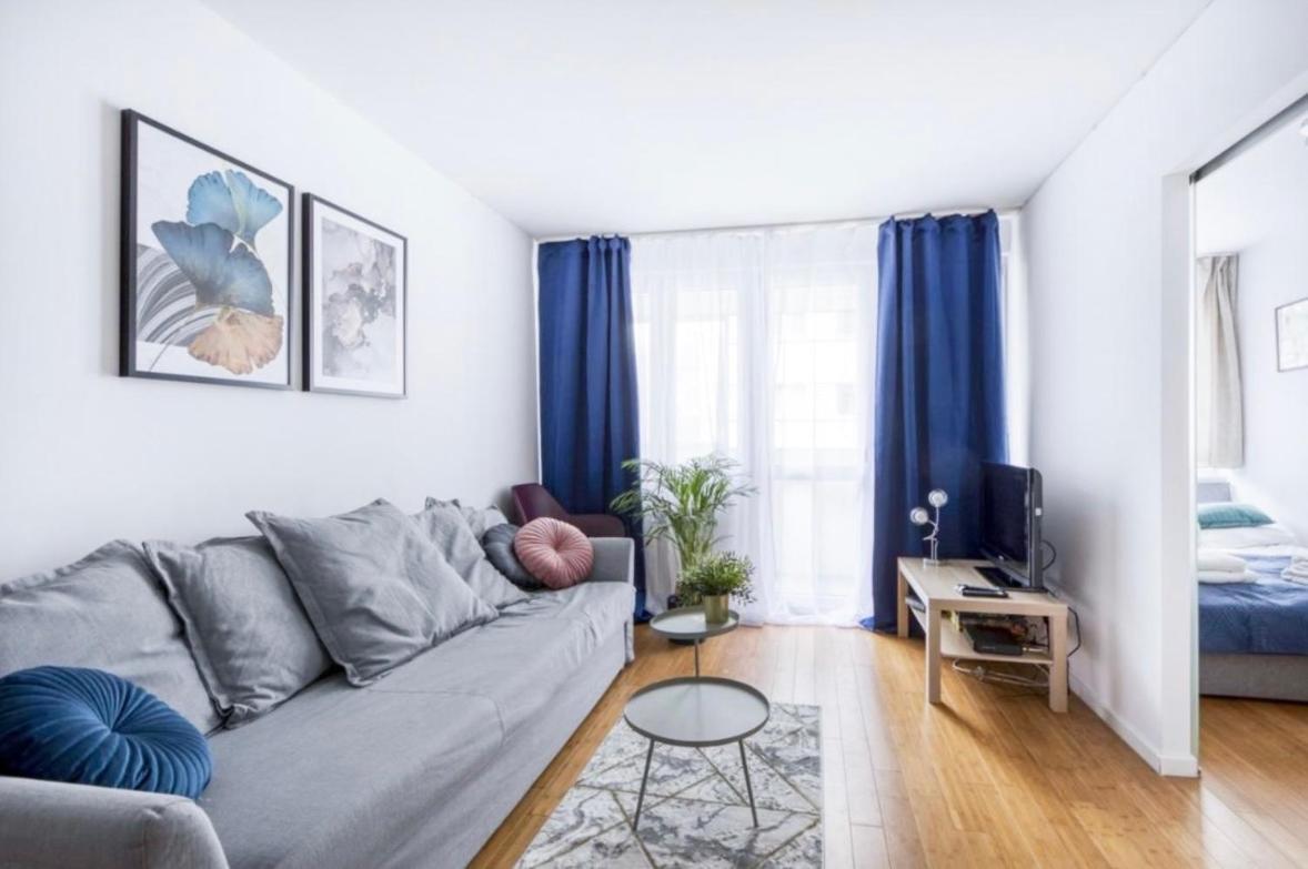 Apartment Inside Solec Ii Warschau