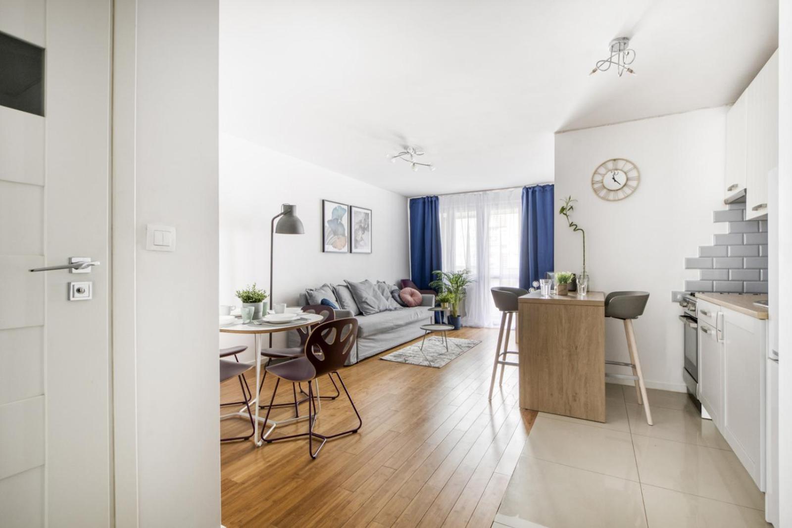 Apartment Inside Solec Ii Warschau