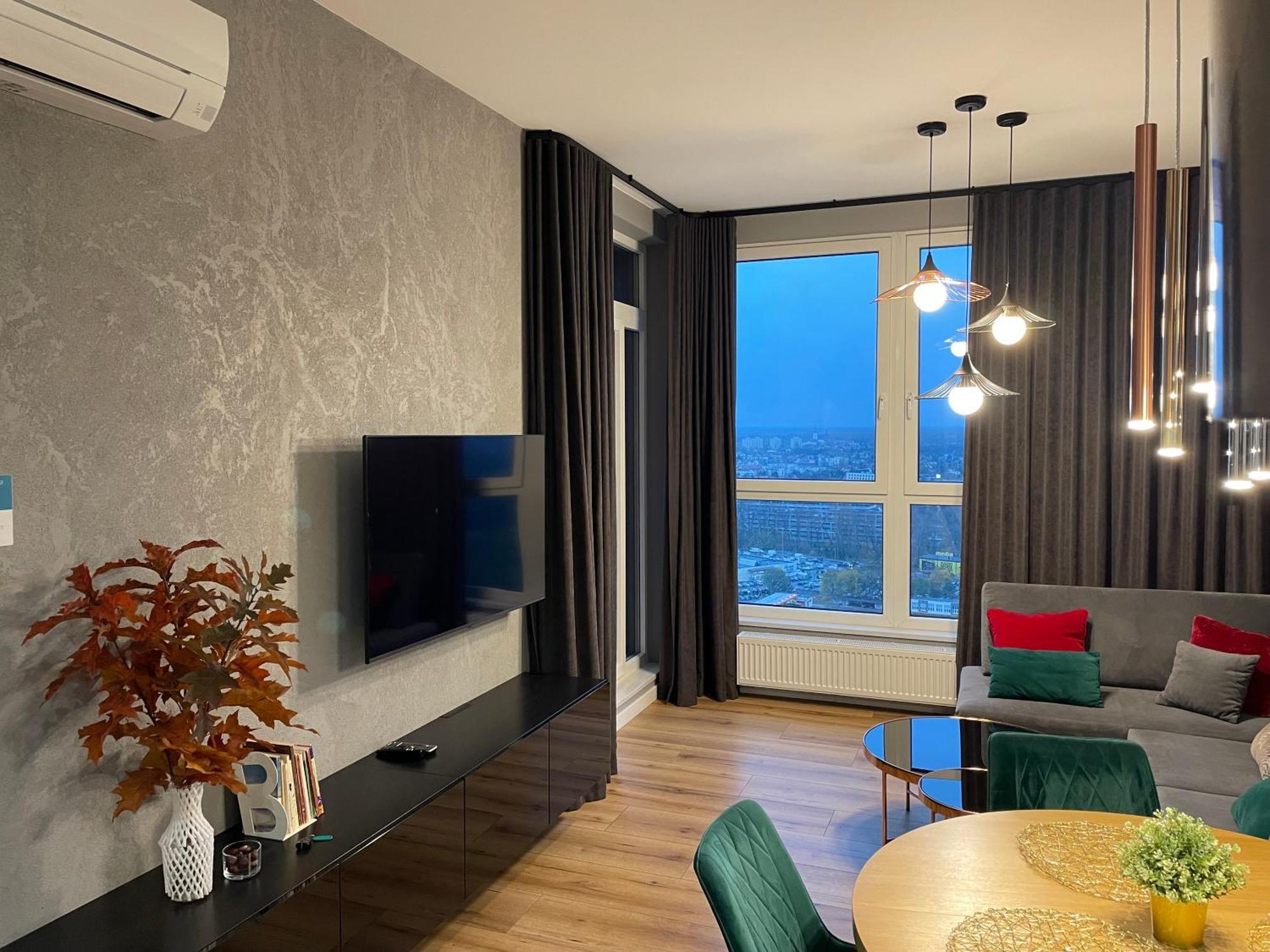 Praga 23rd Floor High-class Apartment *