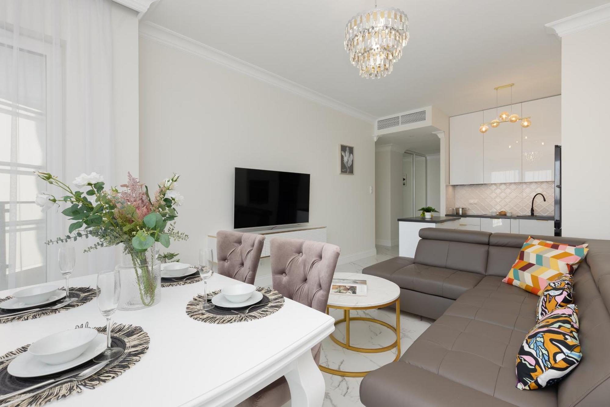 Business Kasprzaka With Parking By Renters Warschau