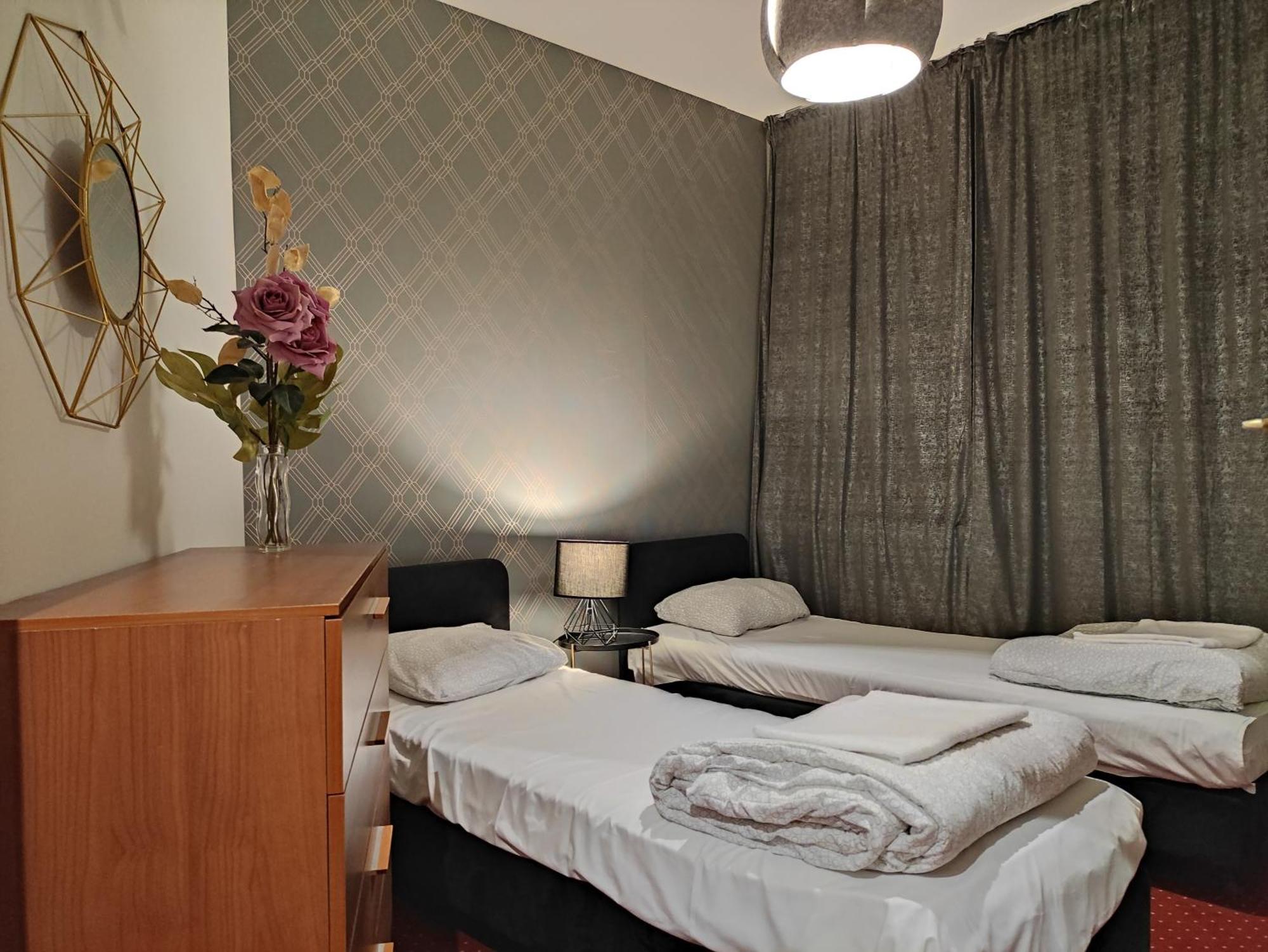 Albergue Helvetia - Private In Center And Old Town