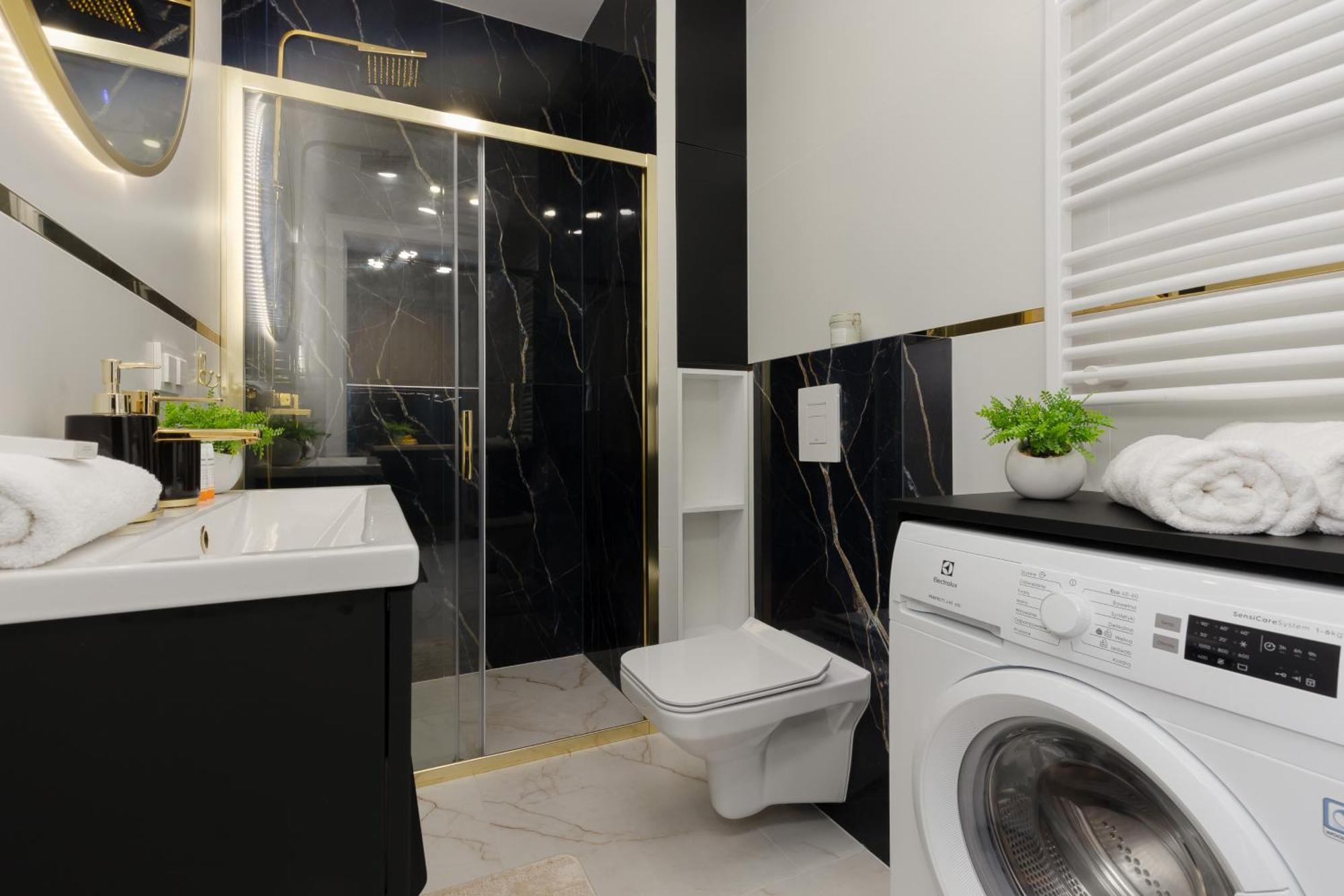 Kotsisa With Parking By Renters Apartament