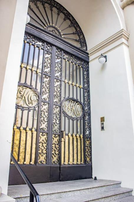 Spacious With 3 Meter Ceilings, Powisle, The Old Town