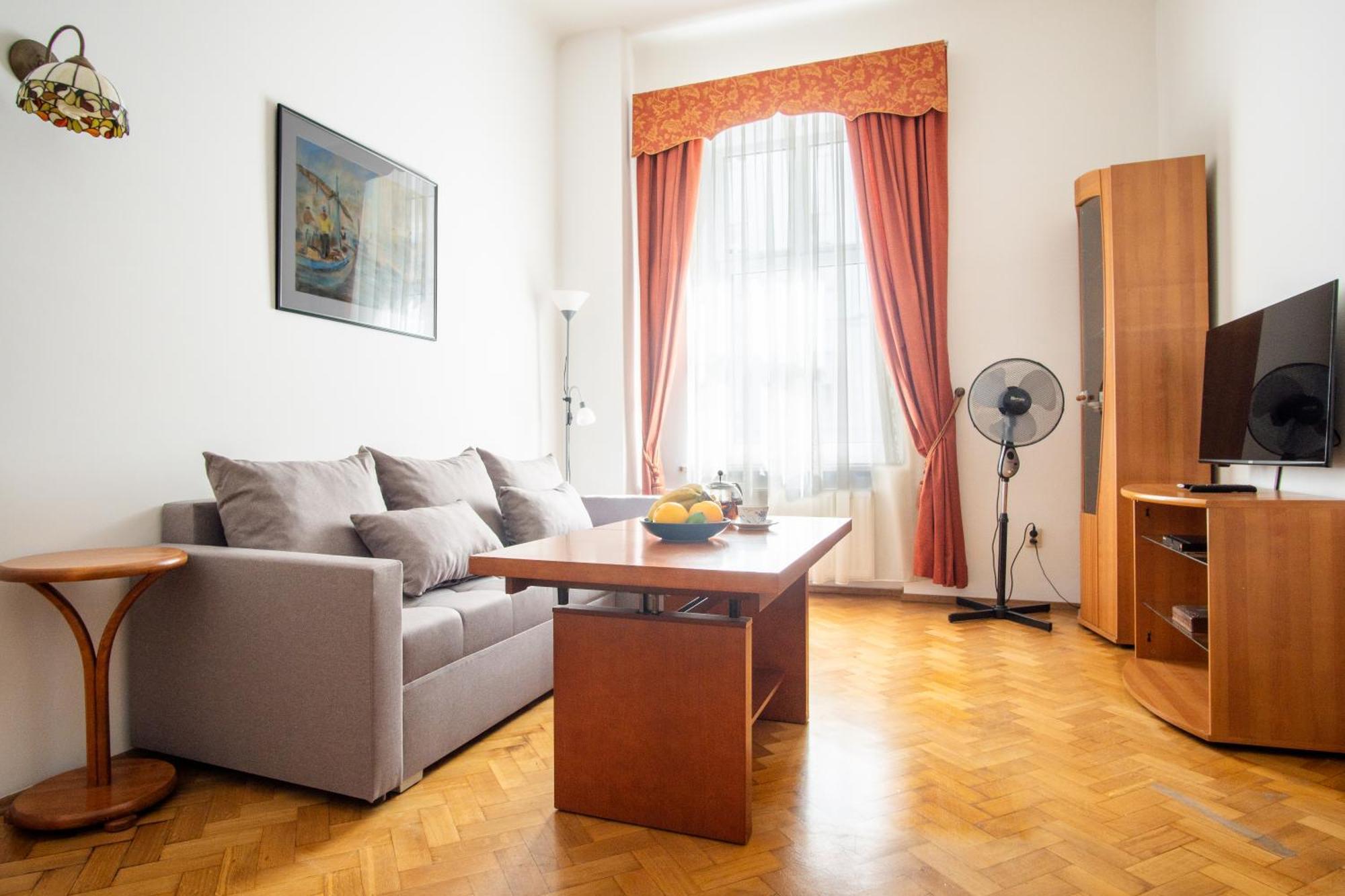 Apartment Plac Zbawiciela Spacious - Location, Metro 200m, 53m2 - By Rentujemy *