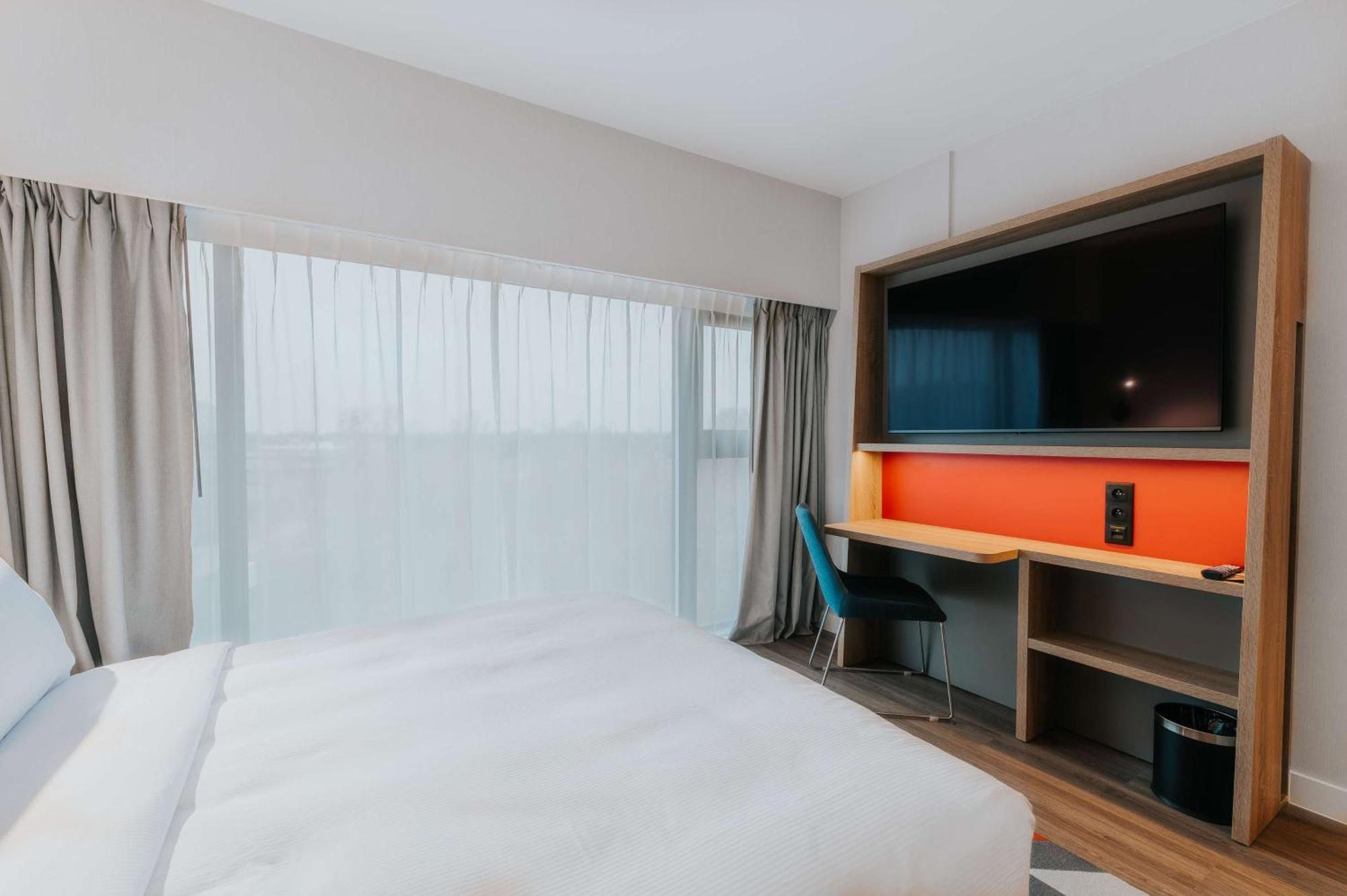 Hampton By Hilton Reduta Khách sạn 3*