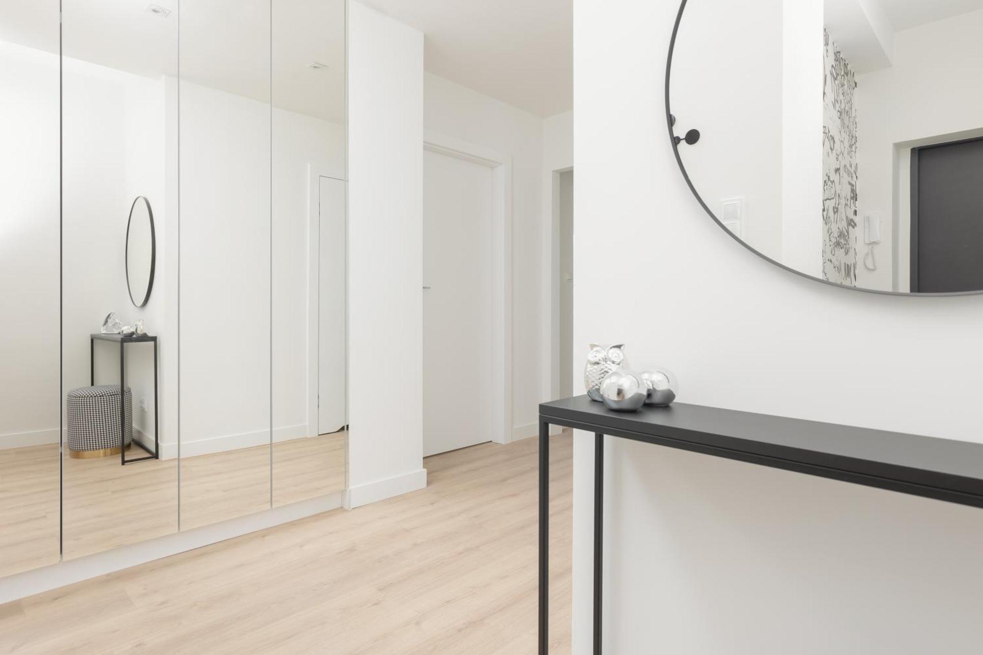 Amazing Spacious In Center By Renters Apartament