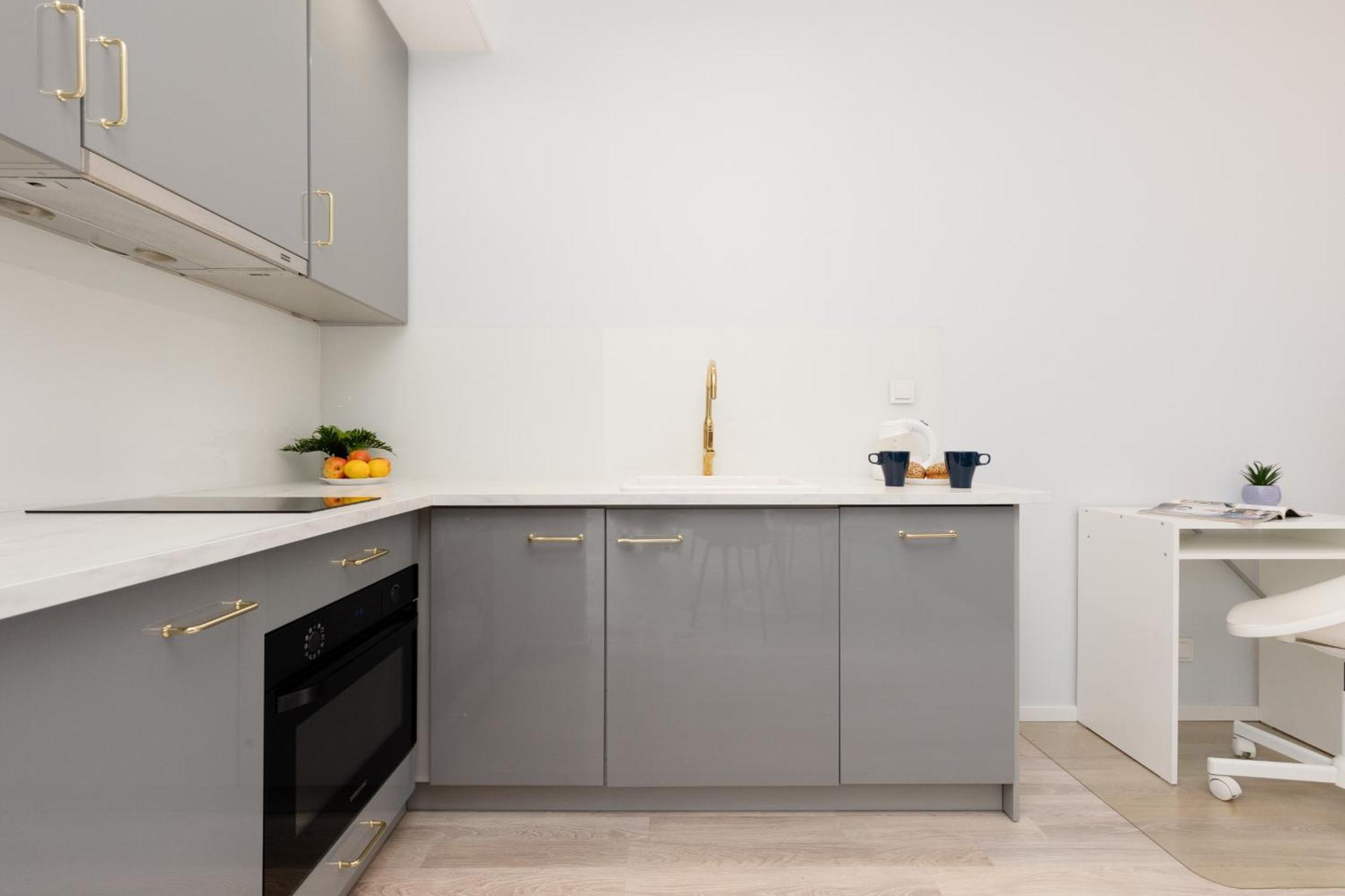 Grzybowska With Air Conditioning & Balcony By Renters Prestige * Warsaw
