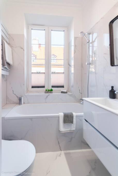 Apartment Gorgeous Historic Tenement Apt. - New Town Square! *
