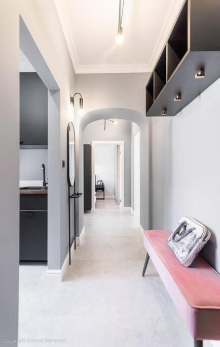 Gorgeous Historic Tenement Apt. - New Town Square! *