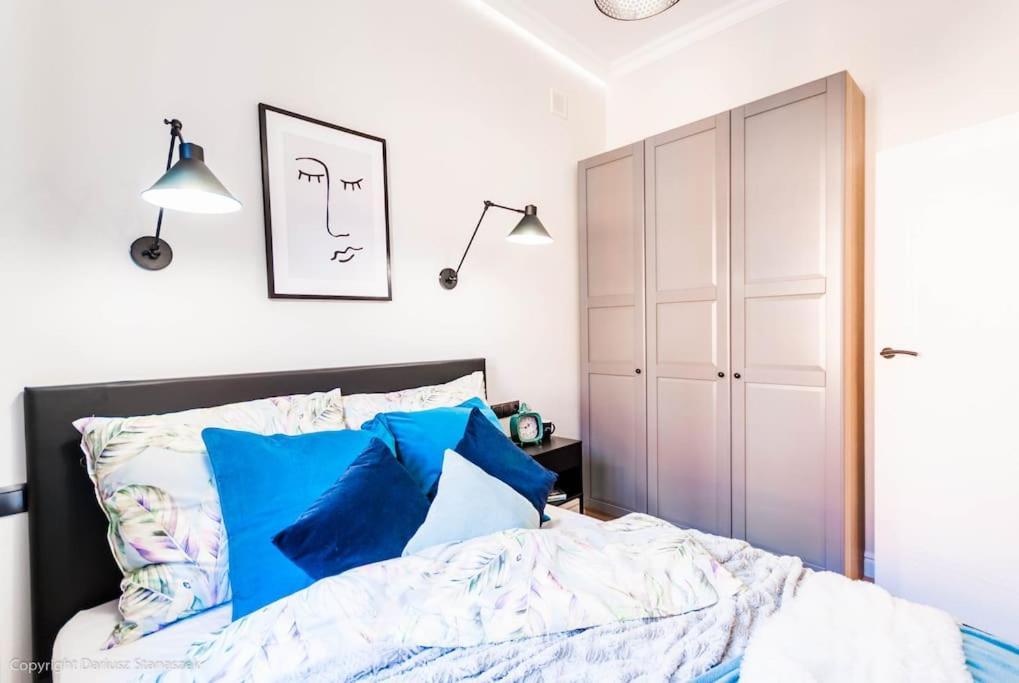 Gorgeous Historic Tenement Apt. - New Town Square! Apartment *