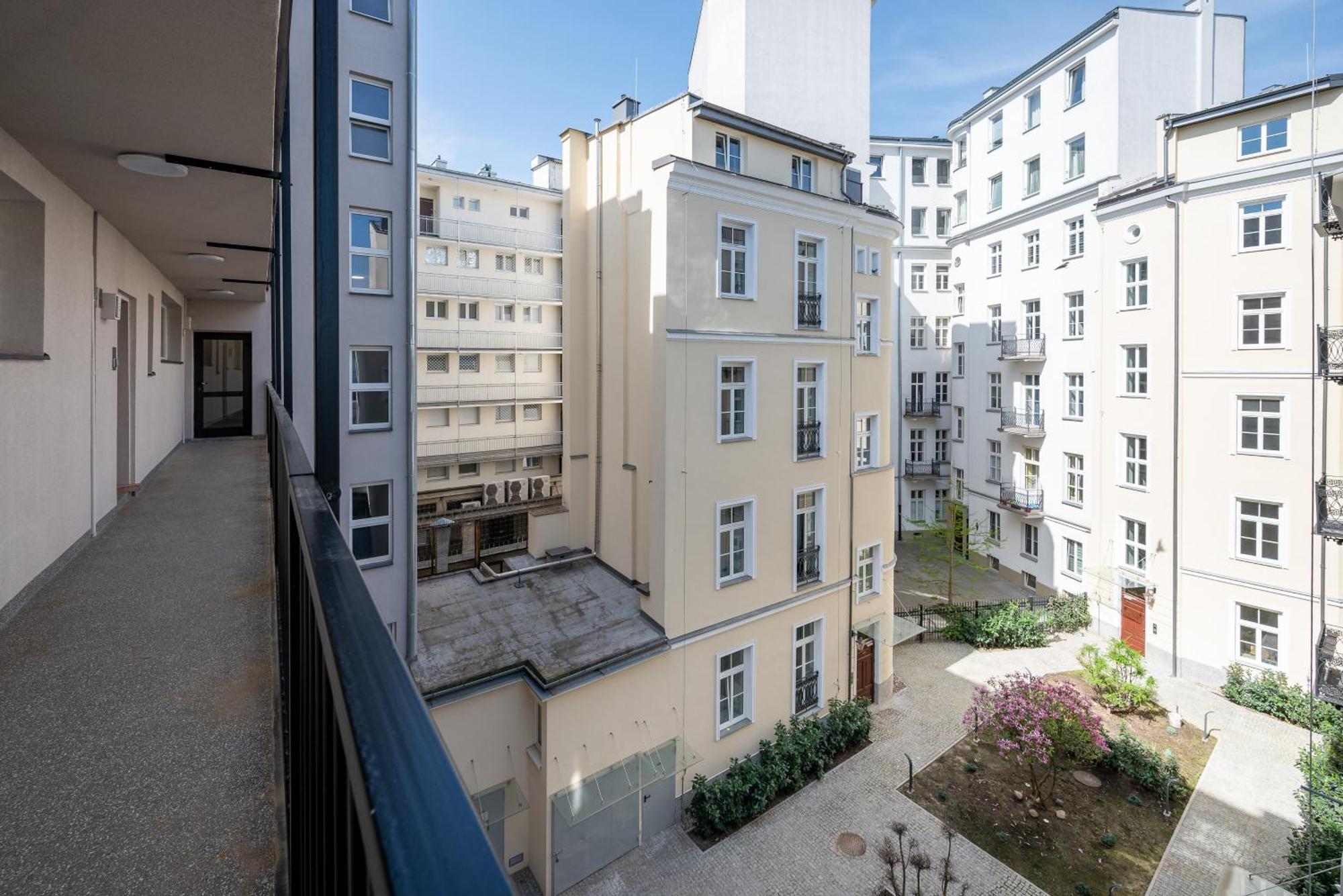 Piekna 2-bedroom * Warsaw