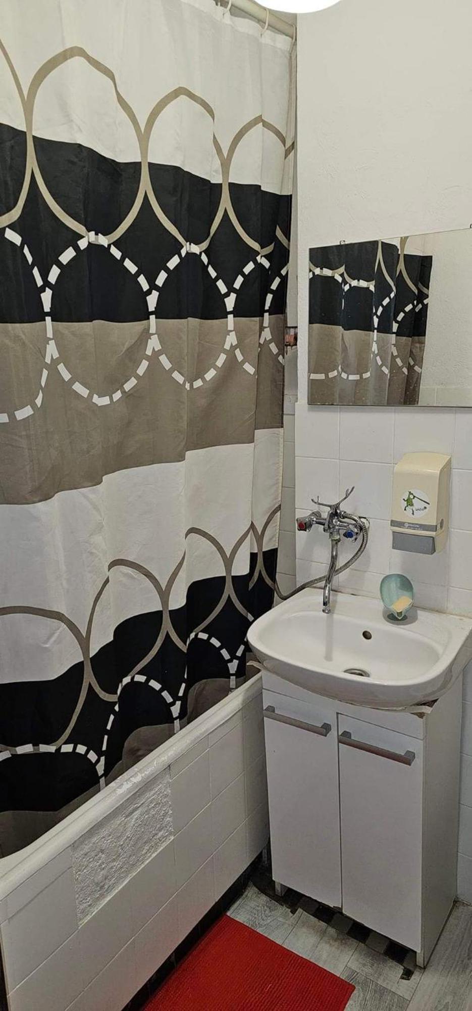 Oddzielny We Wspolnym Mieszkaniu Homestay