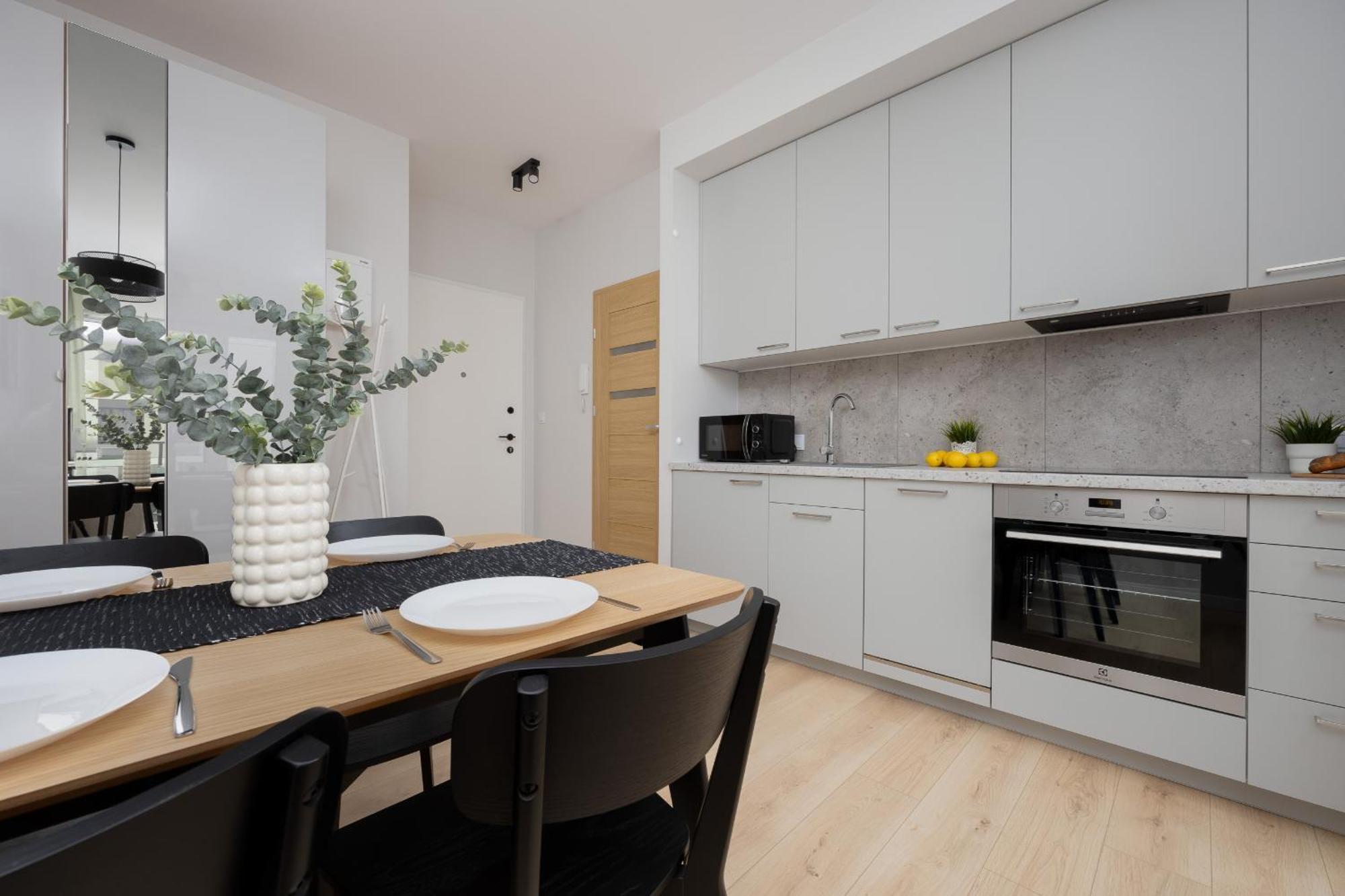 Stylish With Parking By Renters *