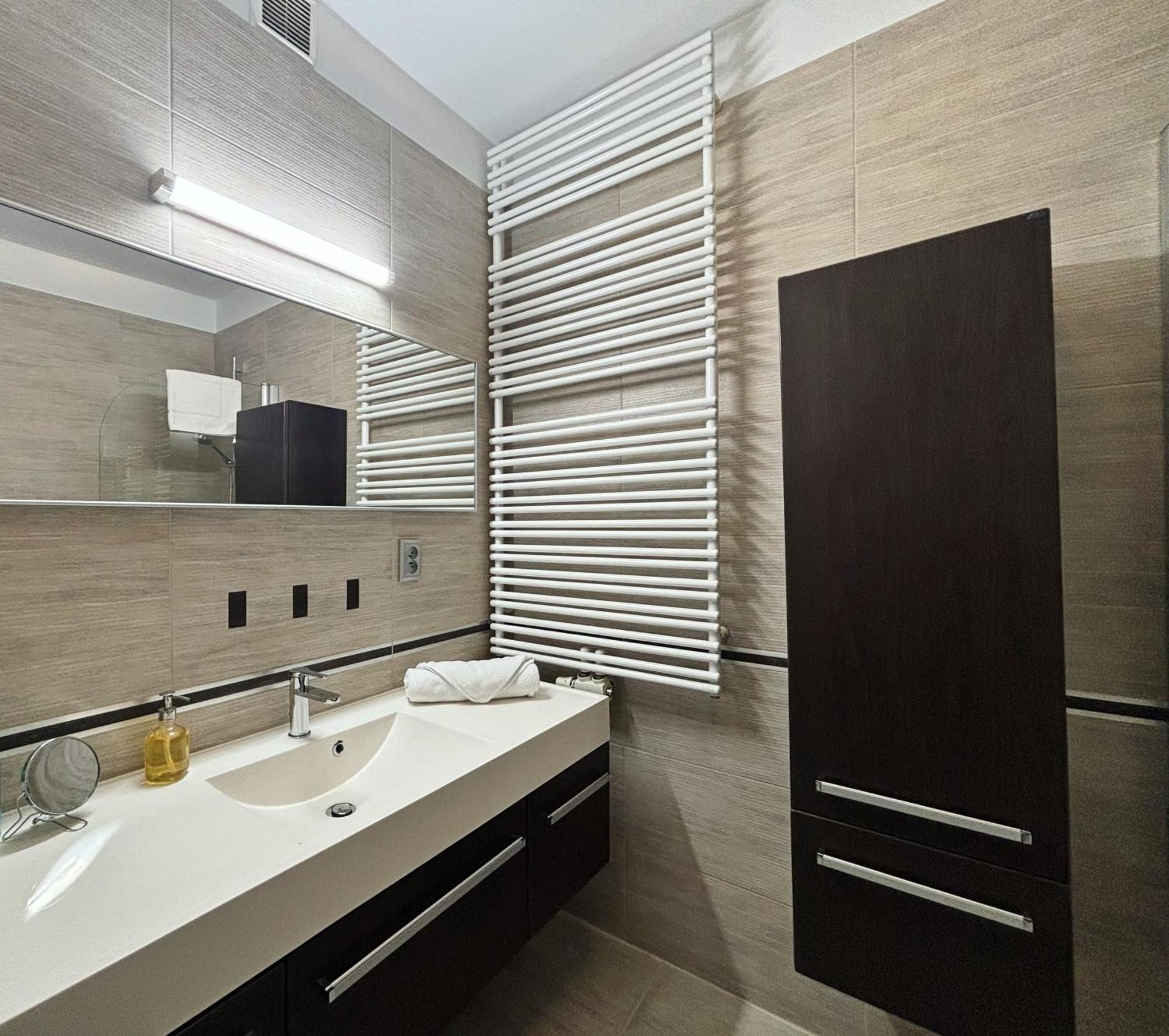Oomph Urban Oasis 1br Escape Apartment Warsaw