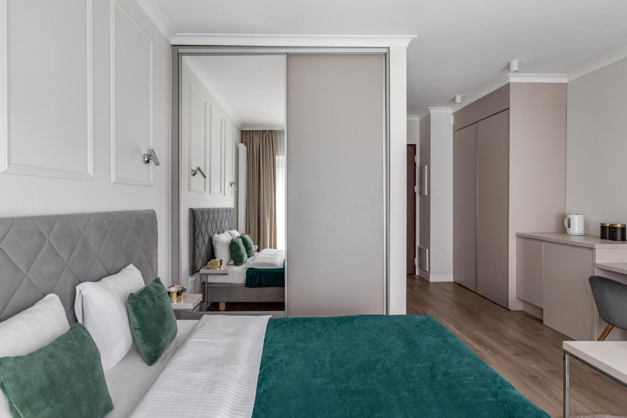 Golden -city Center - Mennica *