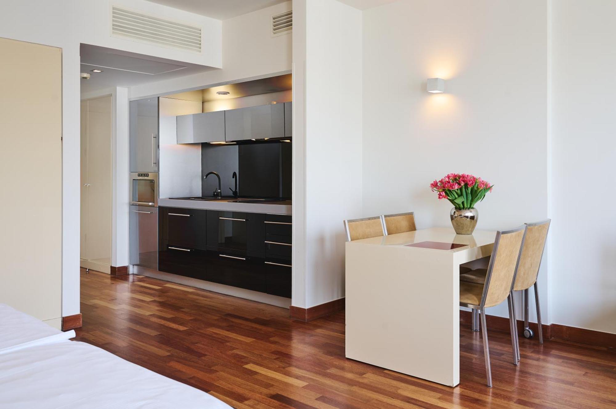 Aparthotel Mamaison Diana 4*