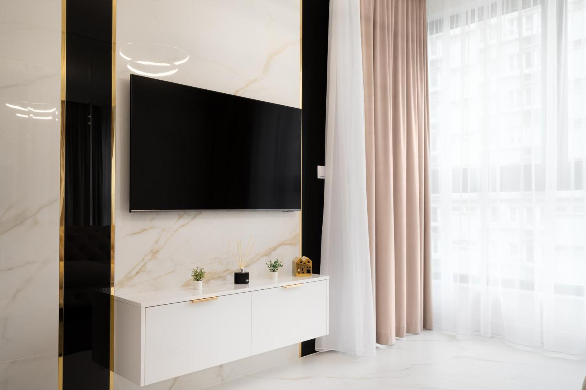 - Great Location- Luxury One Bedroom - Grzybowska 37 Warsaw