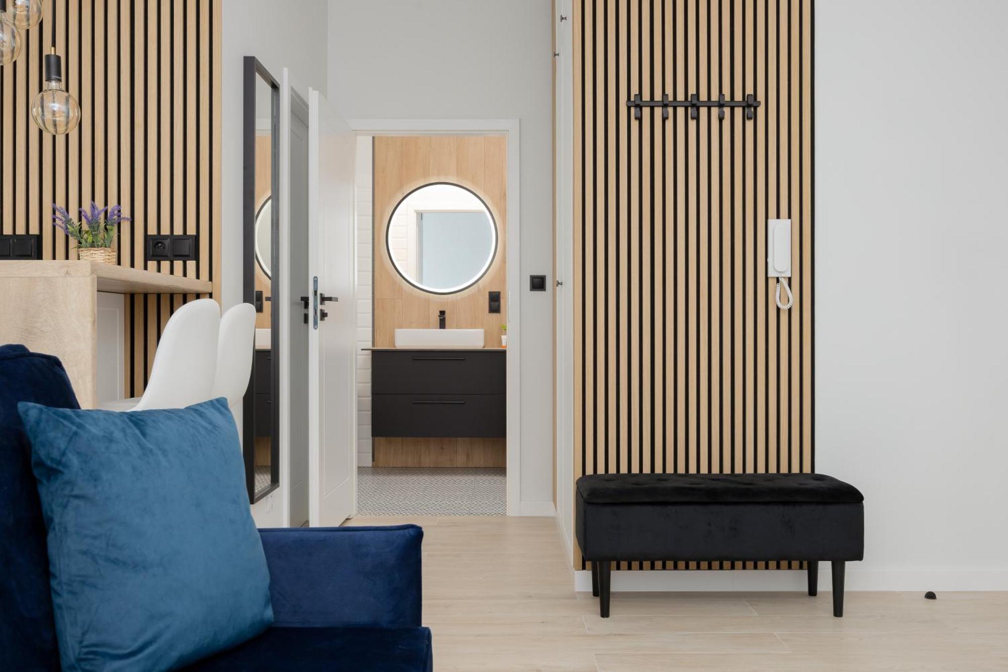 Stylish With Parking By Renters