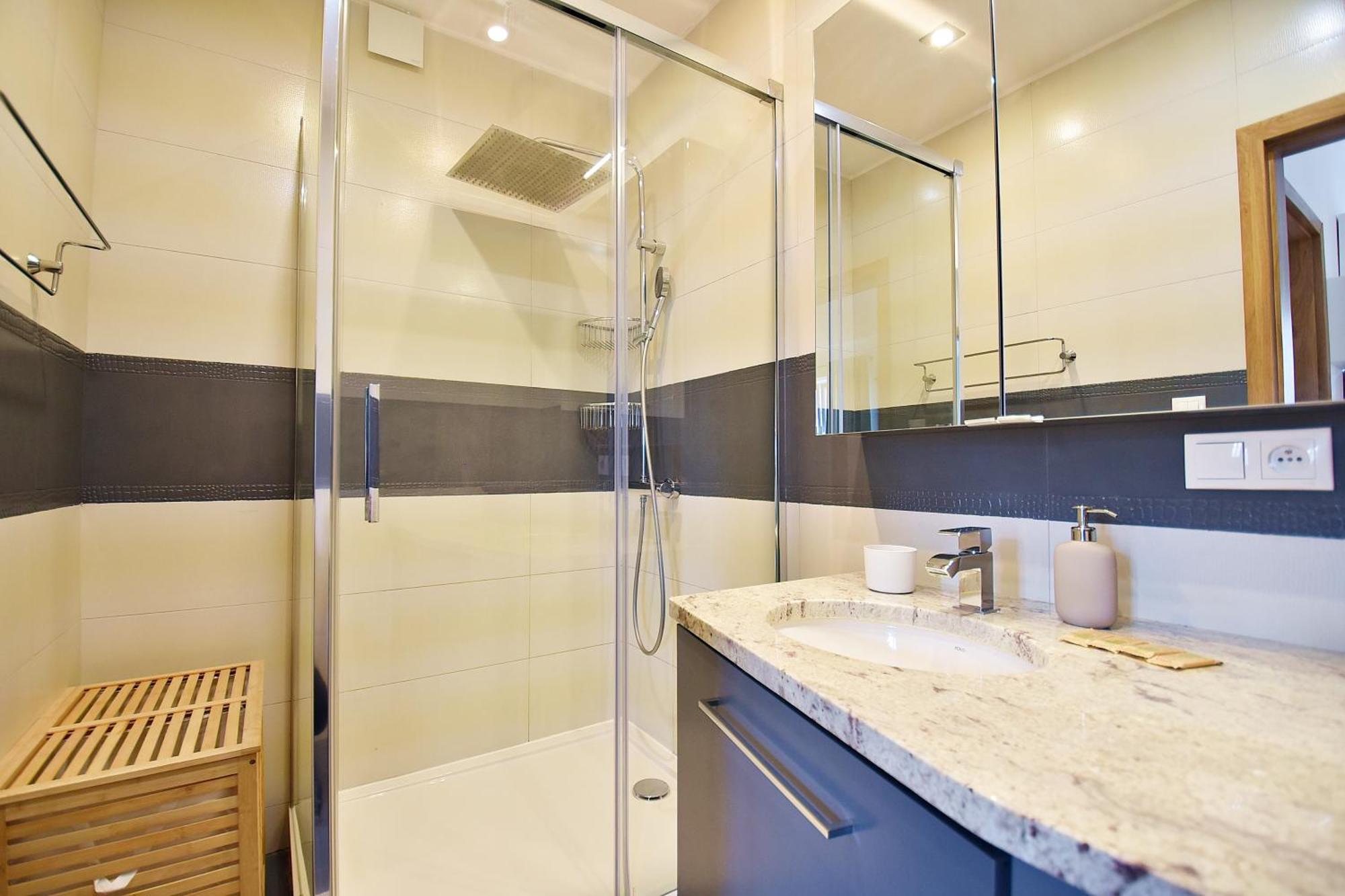View - 63m2, Location, Workspace - By Rentujemy Apartment *