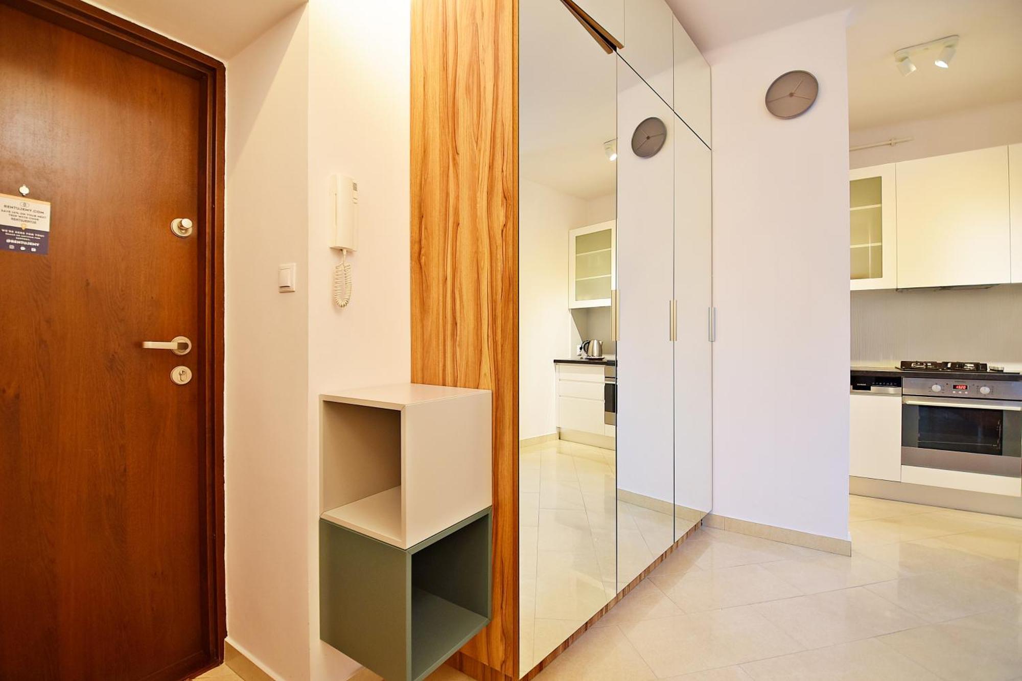 View - 63m2, Location, Workspace - By Rentujemy Apartment Warsaw