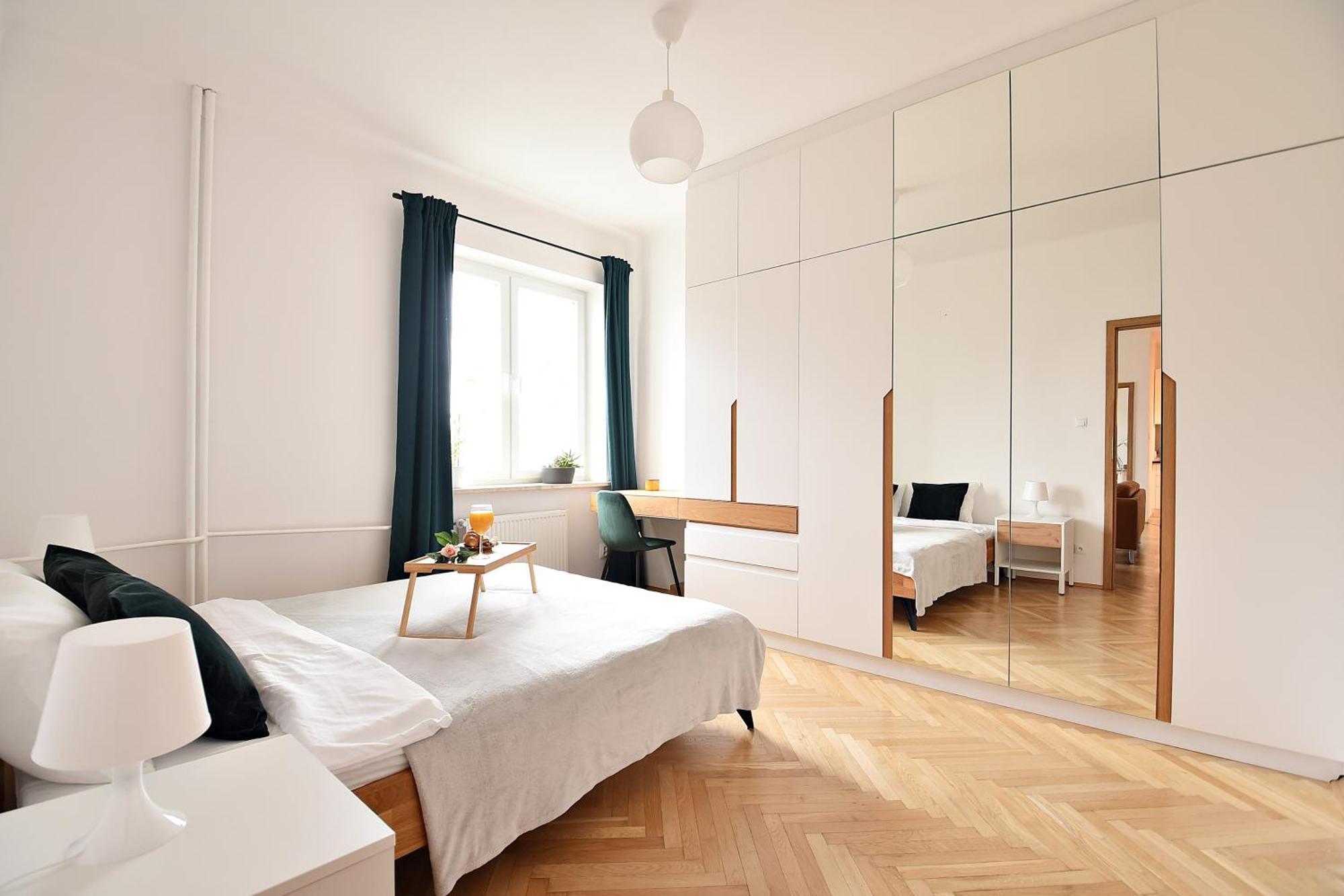View - 63m2, Location, Workspace - By Rentujemy Apartment *