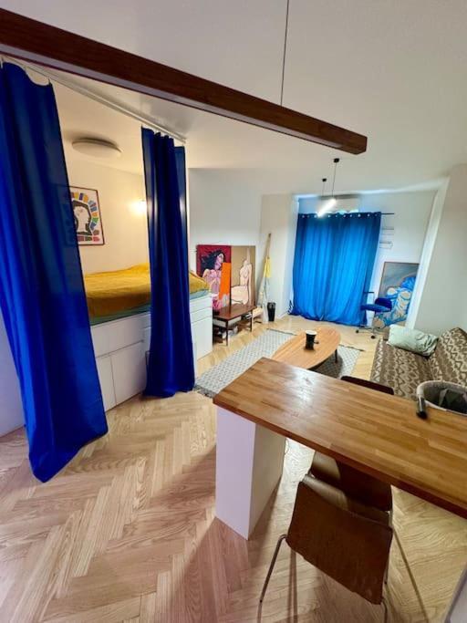 Old Town Praga-smart Home, Garage