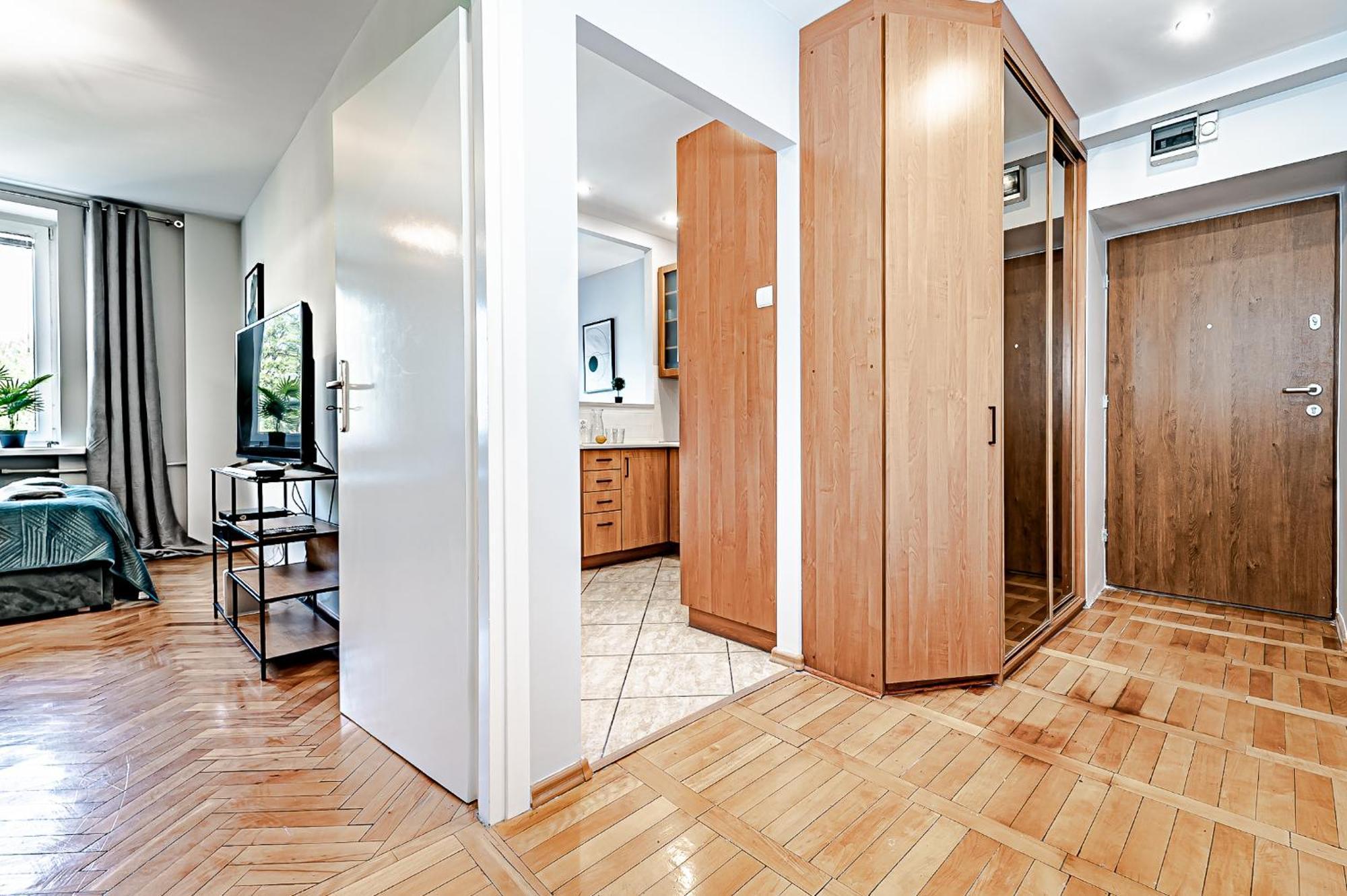 Apartment Inside Wola & Business
