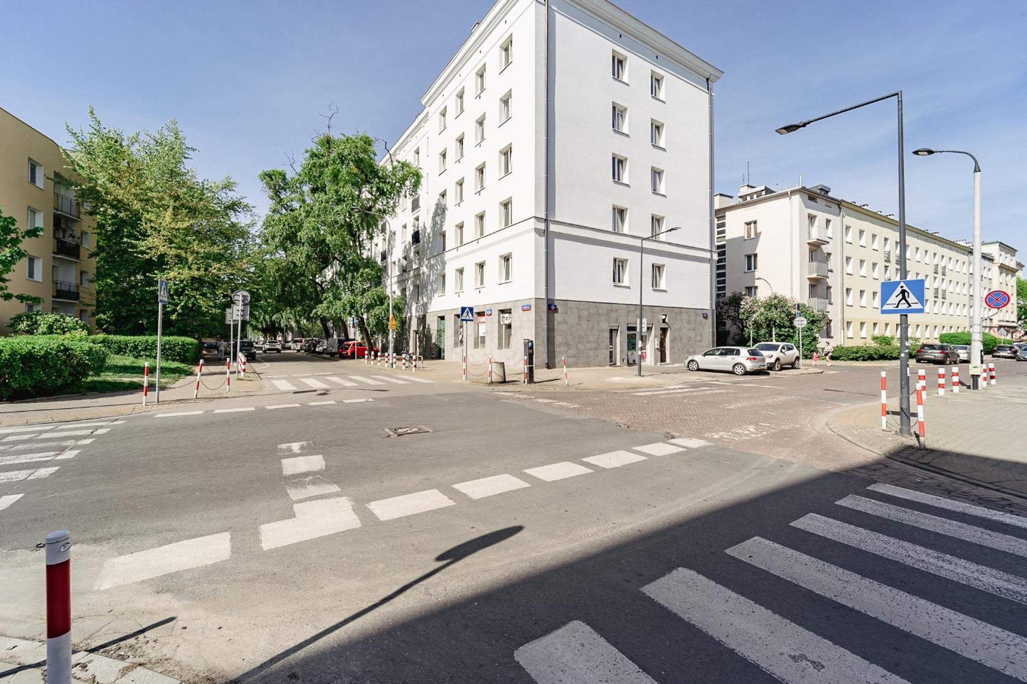 Apartment Inside Wola & Business