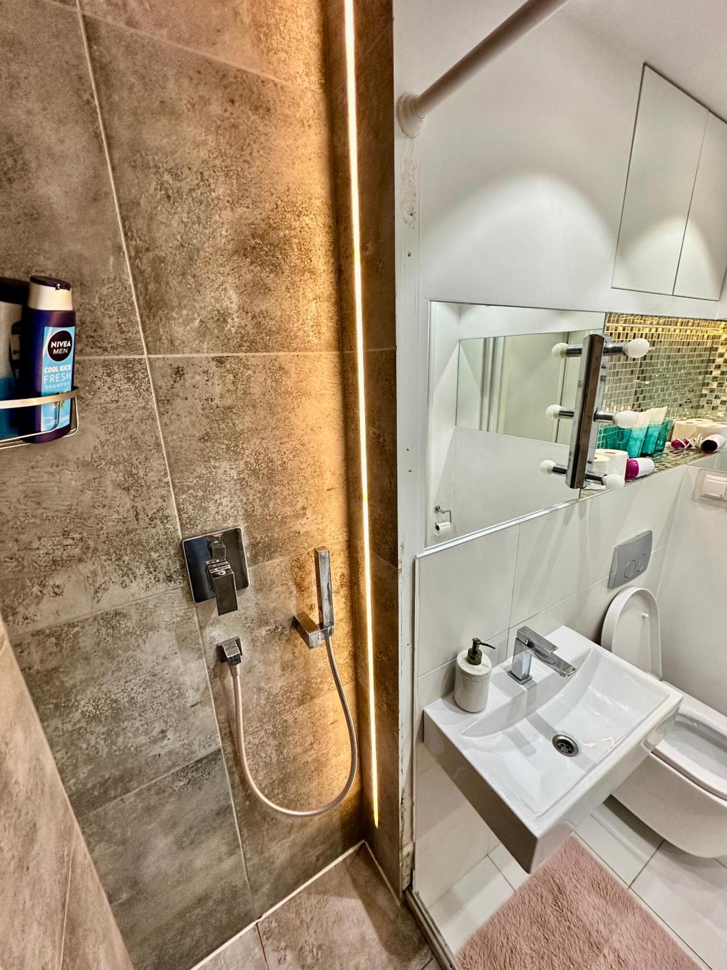 Palace 2 Wifi 600 Mbs 55'tv Netflix Hbo 2xmetro Appletv Apartment Warsaw