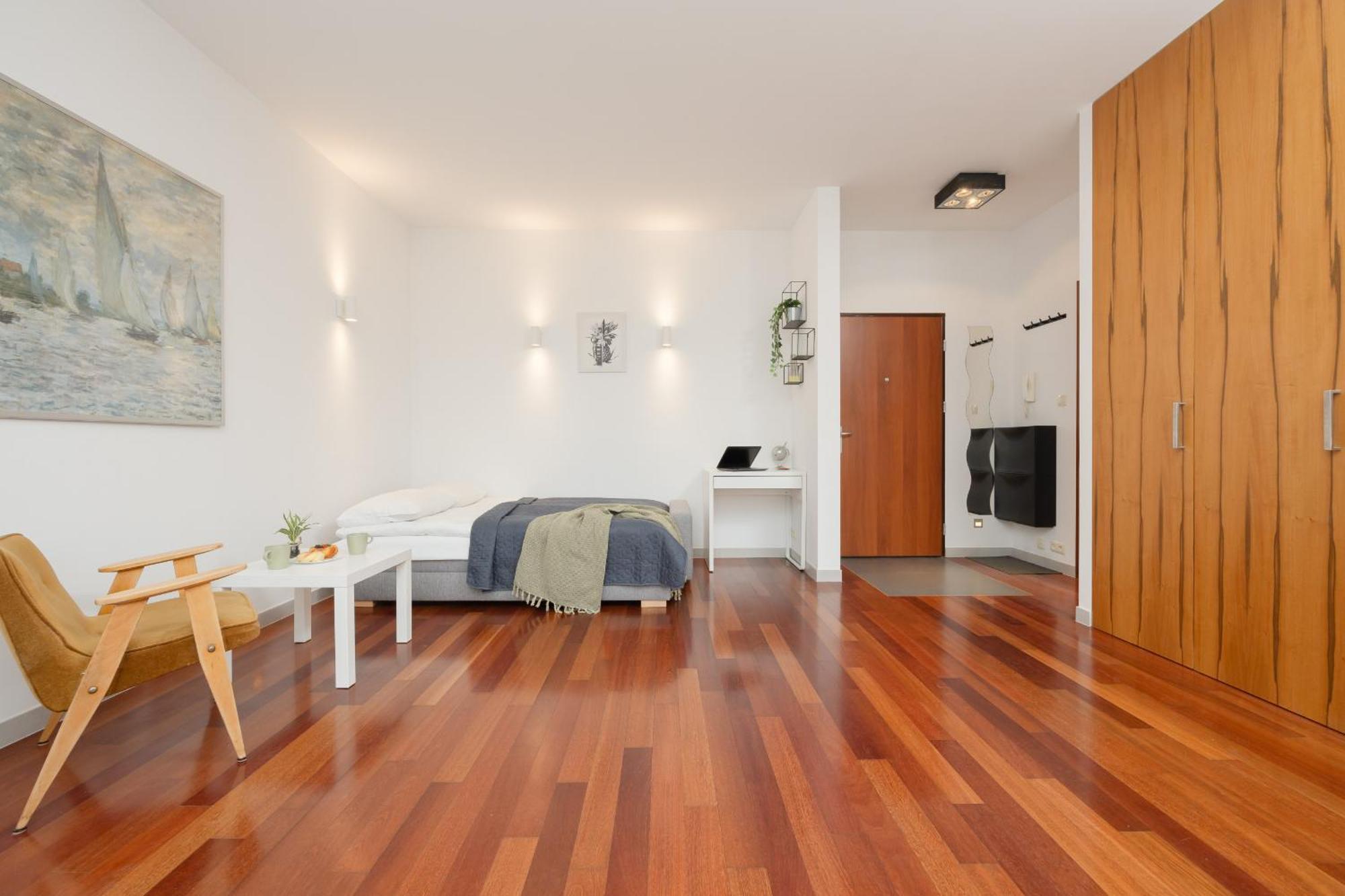 Spacious Studio Muranow & Parking By Renters Apartamento