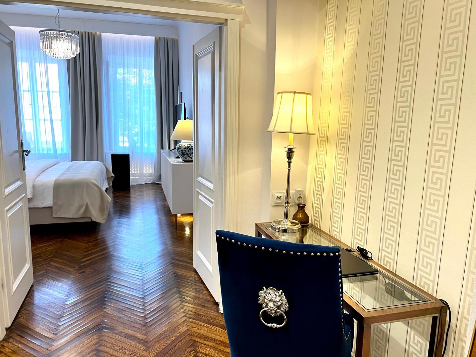 Aparthotel Luxury Mondrian Market Square Iii *