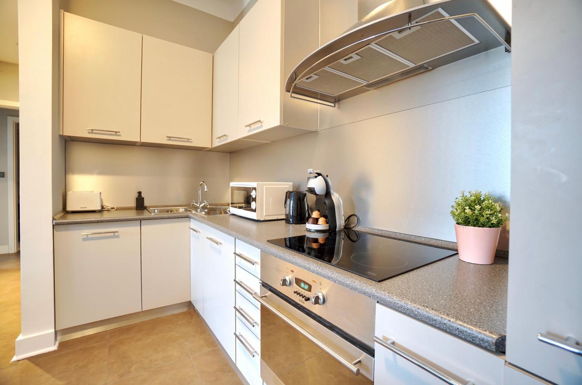 Premium Market View Old Town Apartment