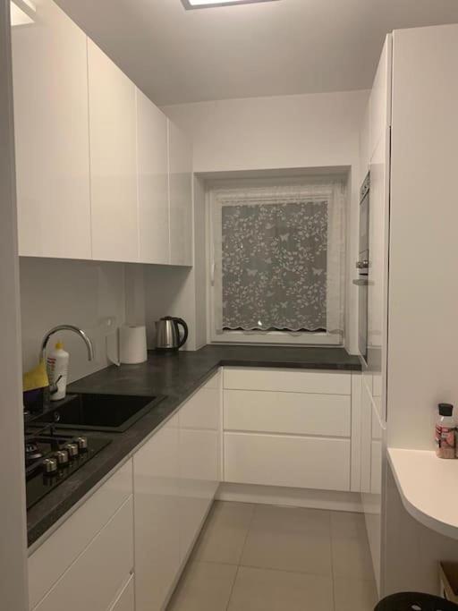 Cozy Private Near Metro Ratusz *