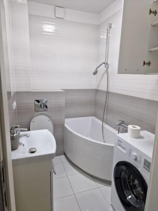 Apartamento Cozy Private Near Metro Ratusz Varsóvia