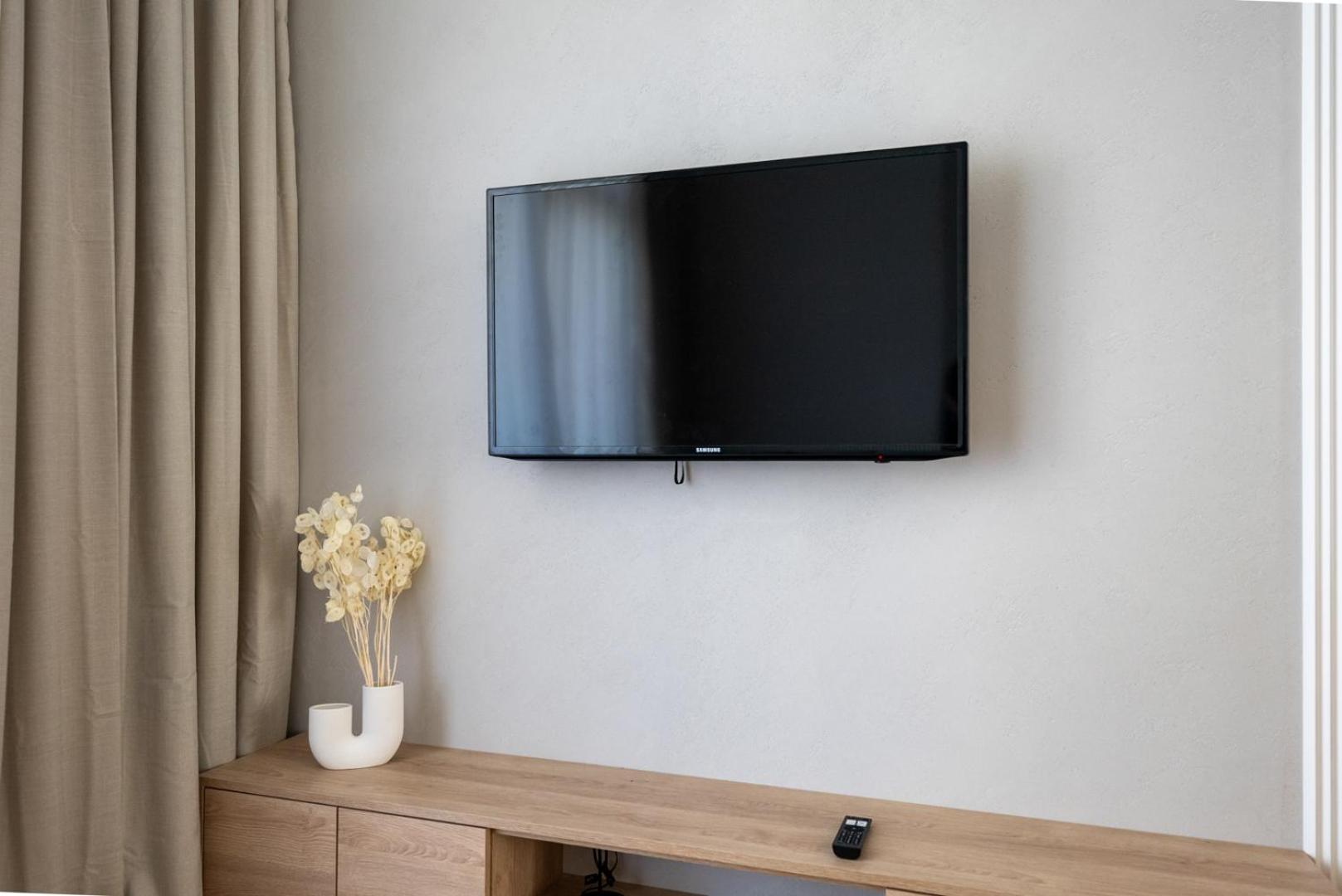 Mokotow - Balcony, Ac, Bus & Park Nearby Apartment