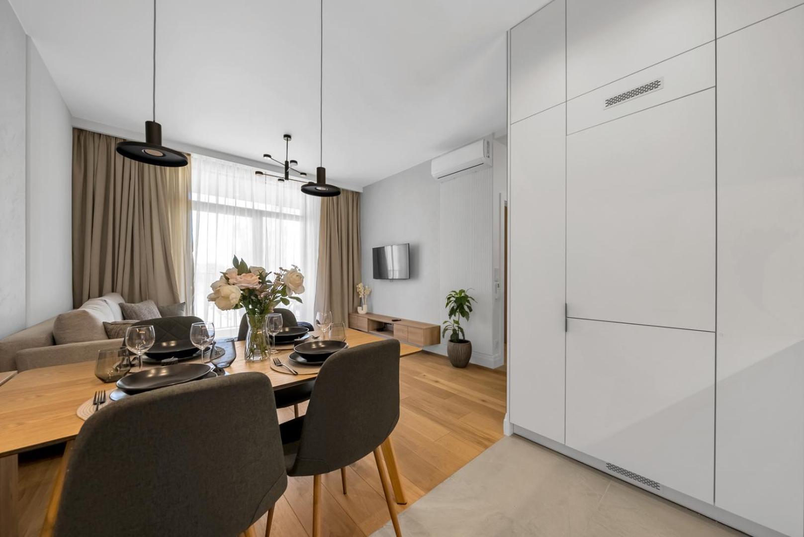 Mokotow - Balcony, Ac, Bus & Park Nearby Apartment *