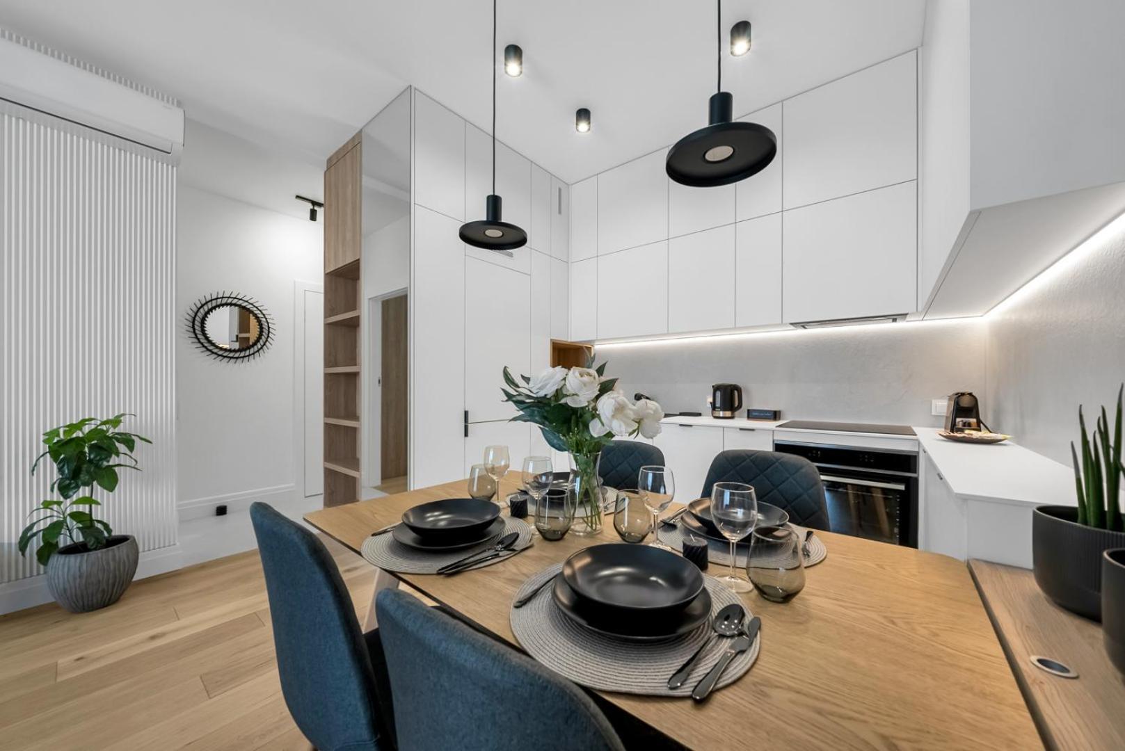 Mokotow - Balcony, Ac, Bus & Park Nearby Apartment *