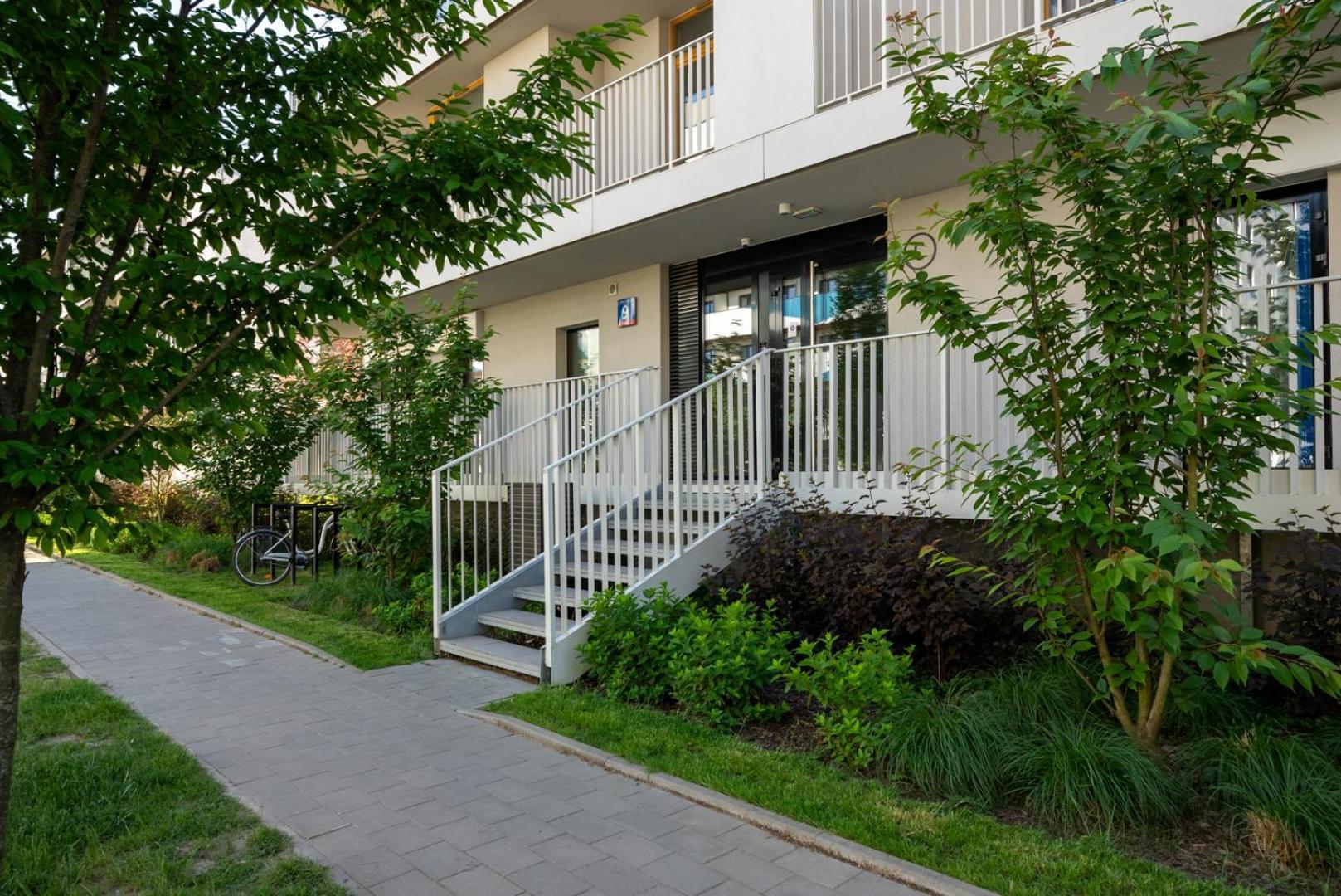 Mokotow - Balcony, Ac, Bus & Park Nearby Warsaw