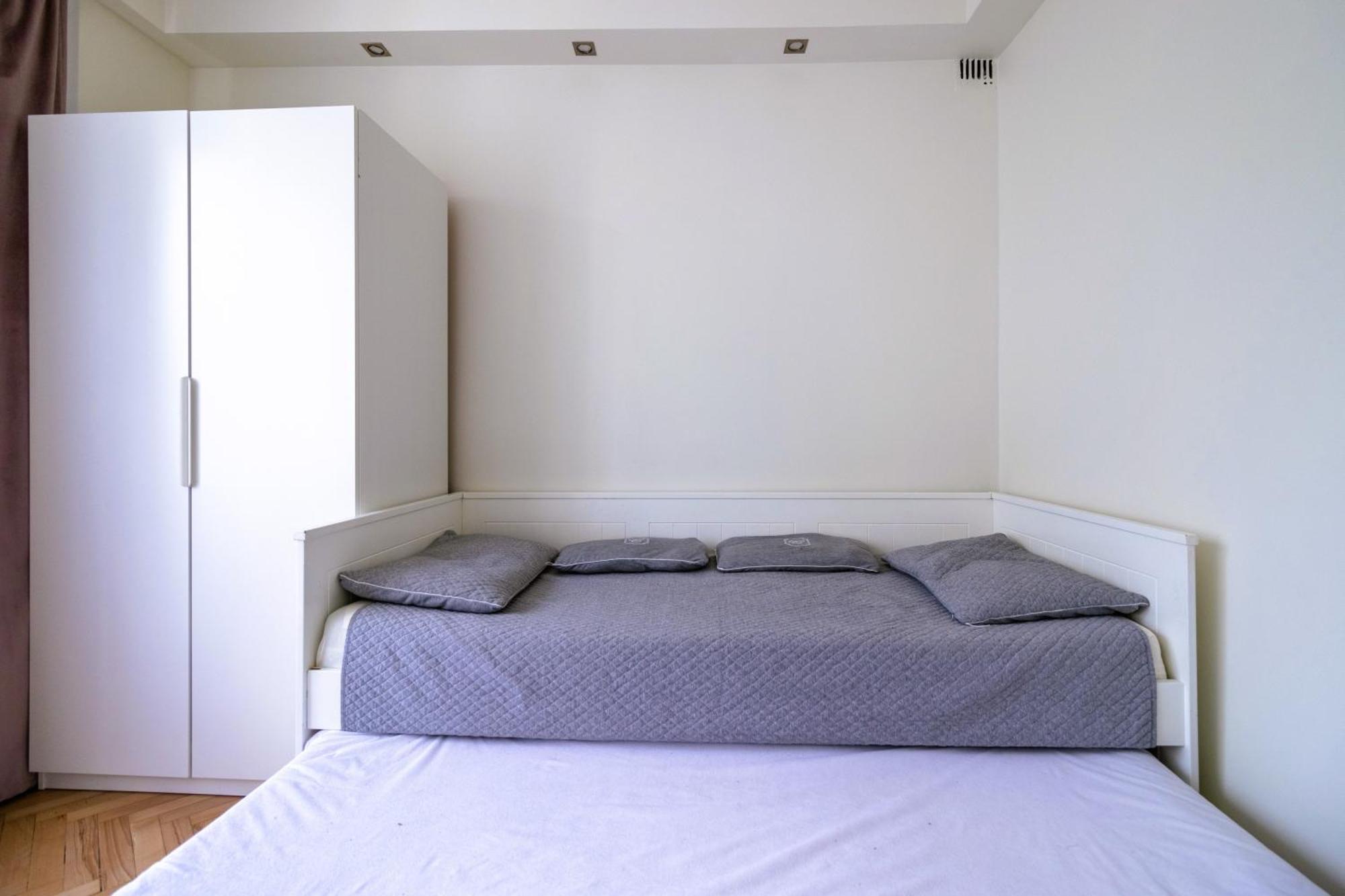 Renovated 3 Apt. Near Polin/oldtown Apartment *