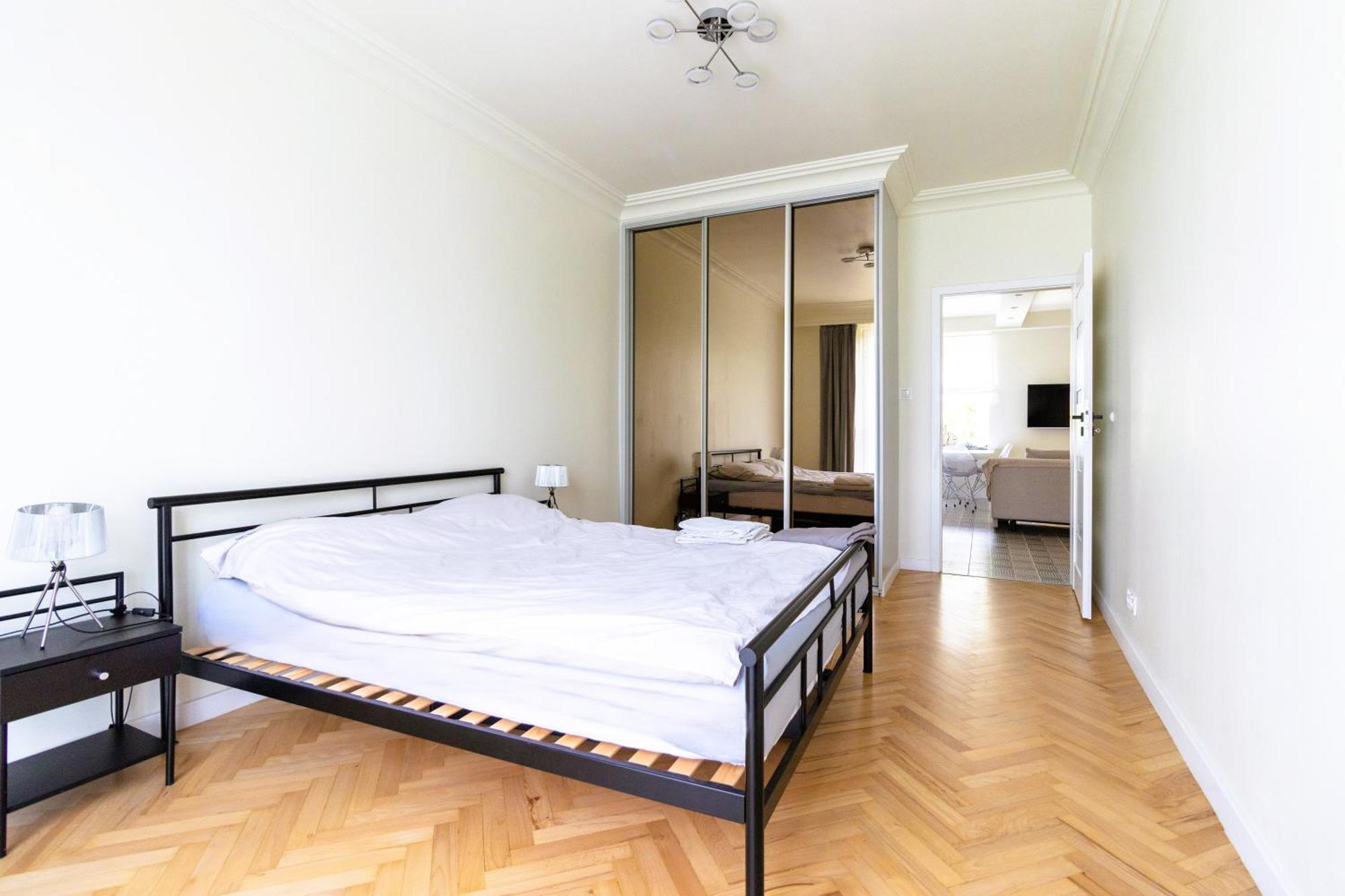 Renovated 3 Apt. Near Polin/oldtown *