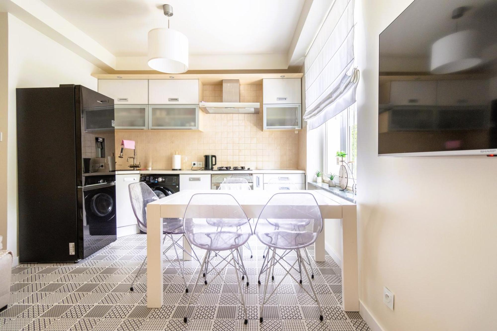 Renovated 3 Apt. Near Polin/oldtown Apartment