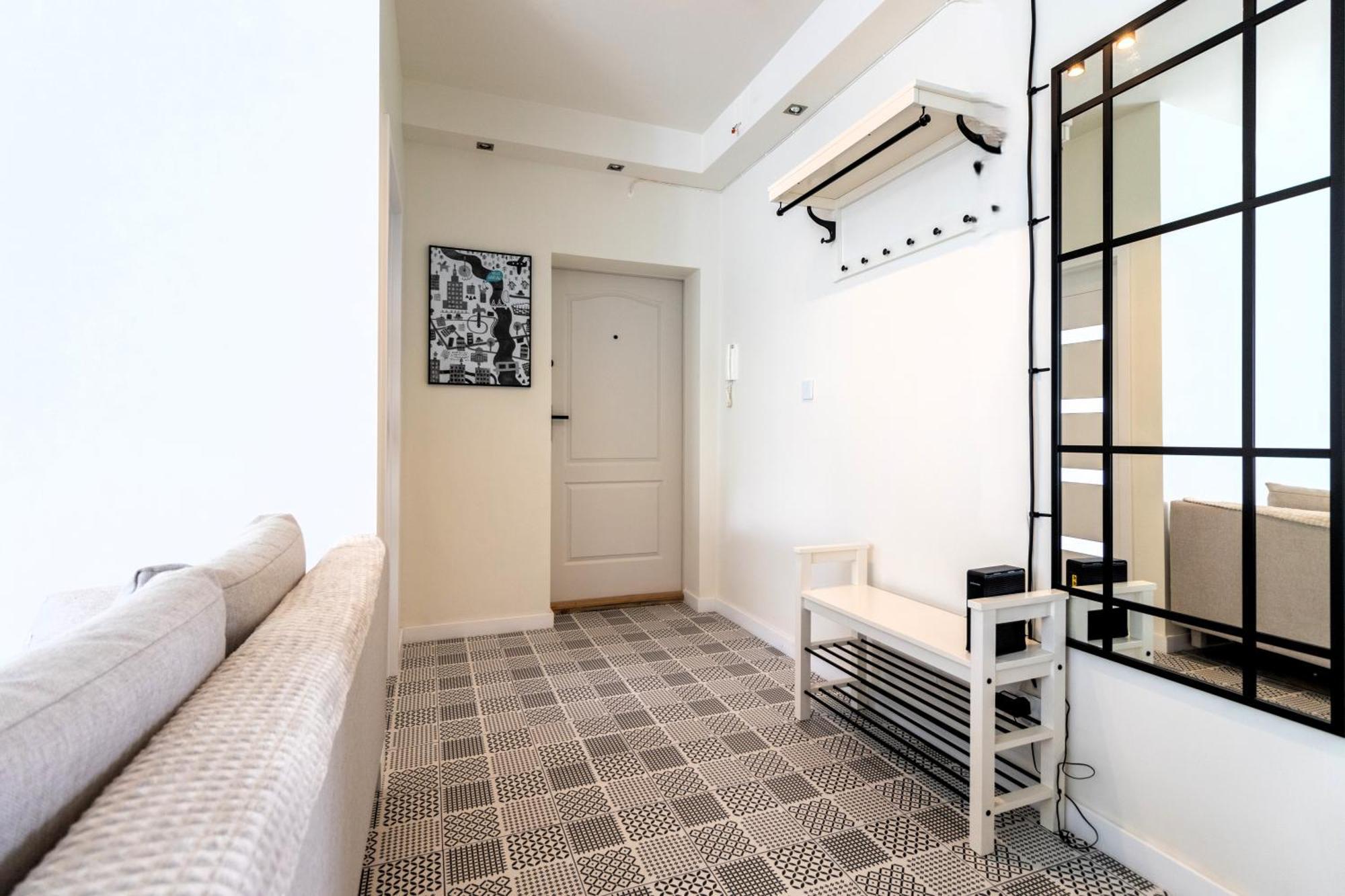 Renovated 3 Apt. Near Polin/oldtown Apartment *