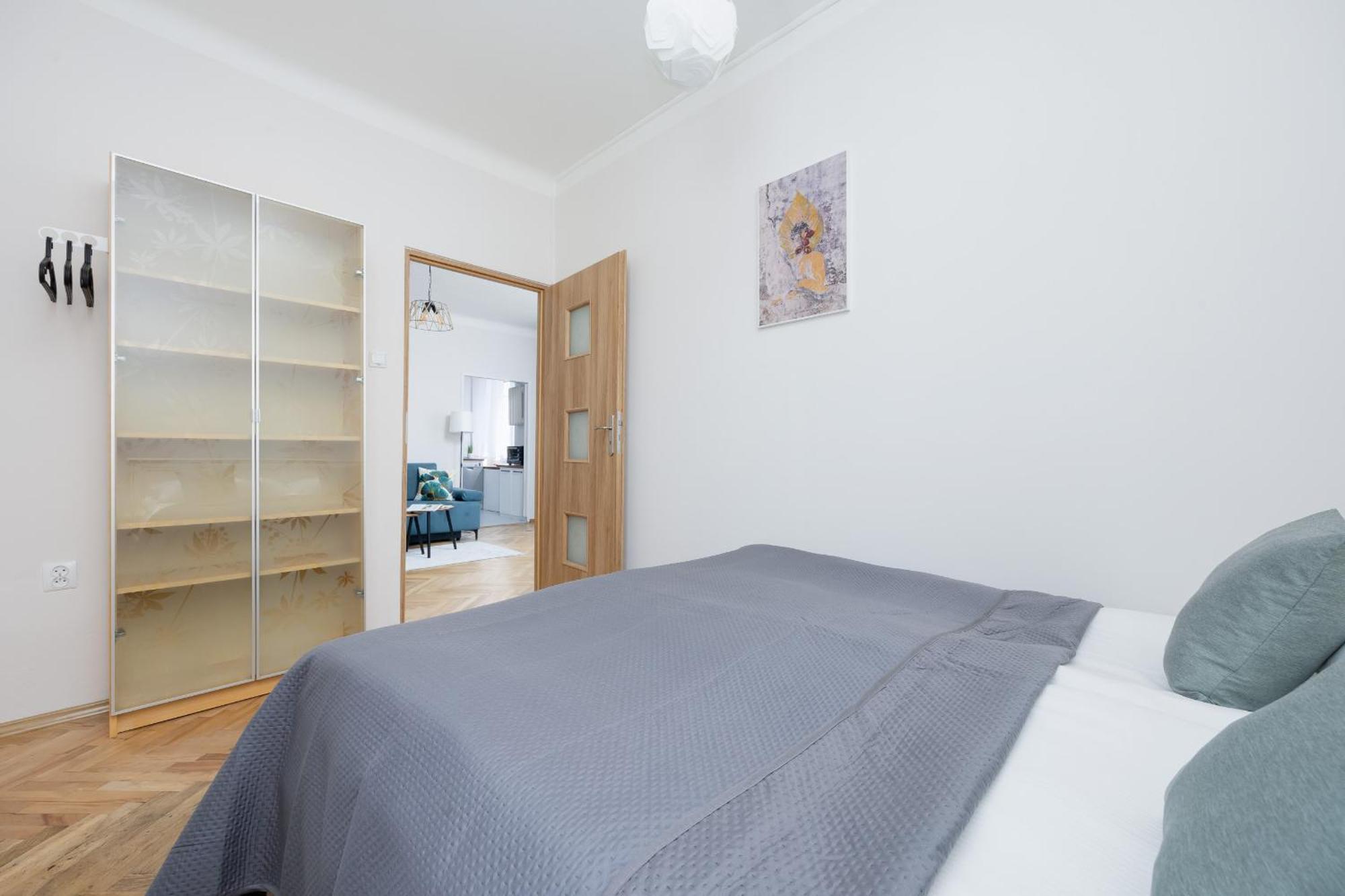 Near Lazienki Krolewskie W Warszawie By Renters *