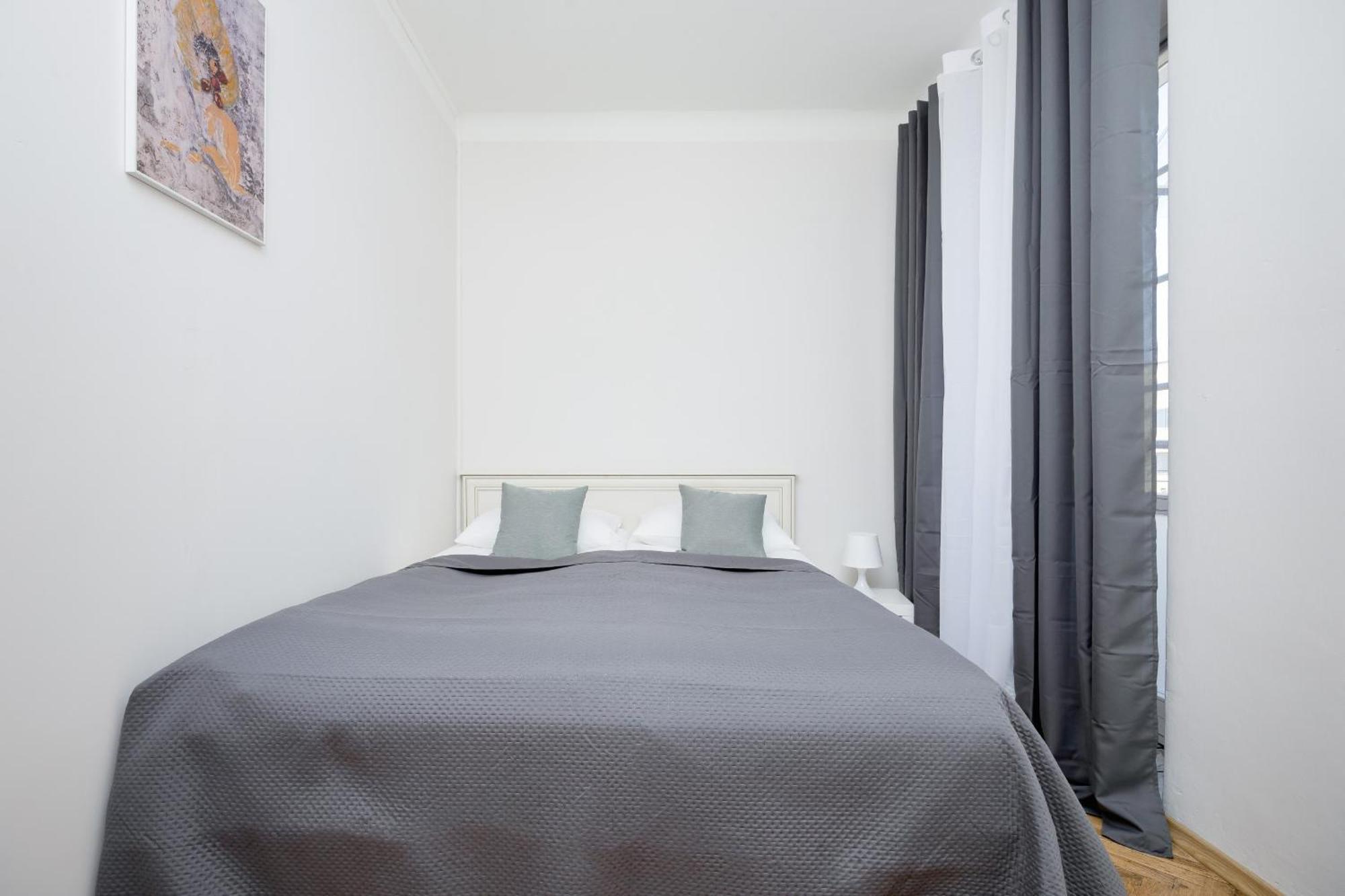 Apartment Near Lazienki Krolewskie W Warszawie By Renters