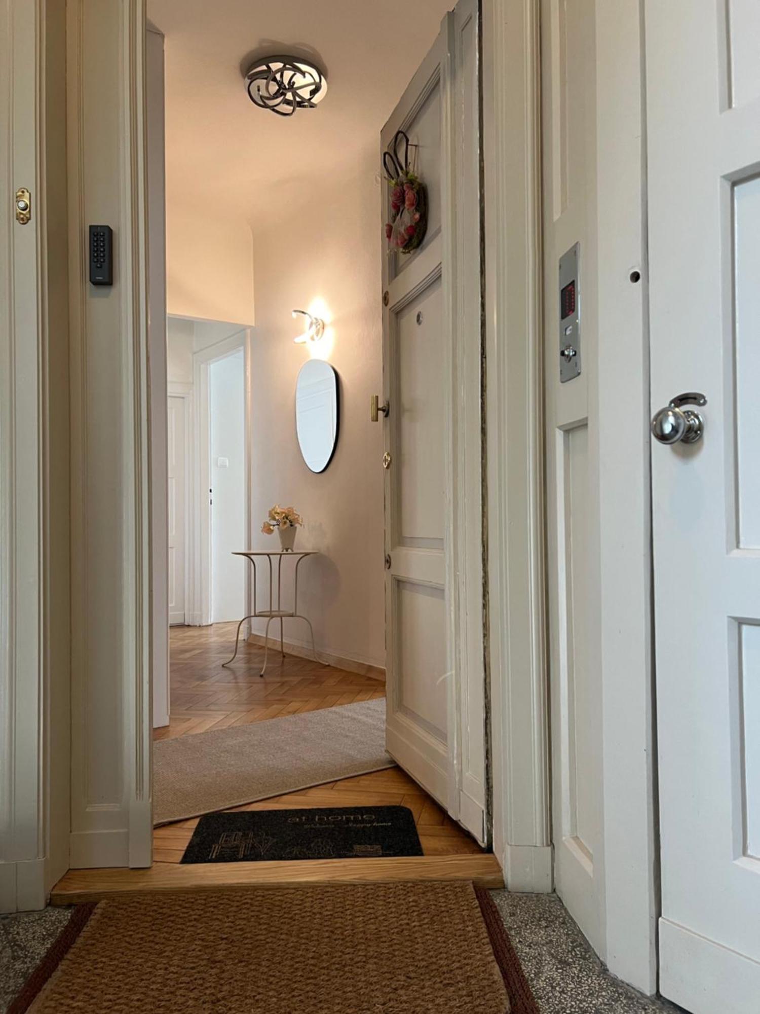 Constitution Corner Apartment Warschau