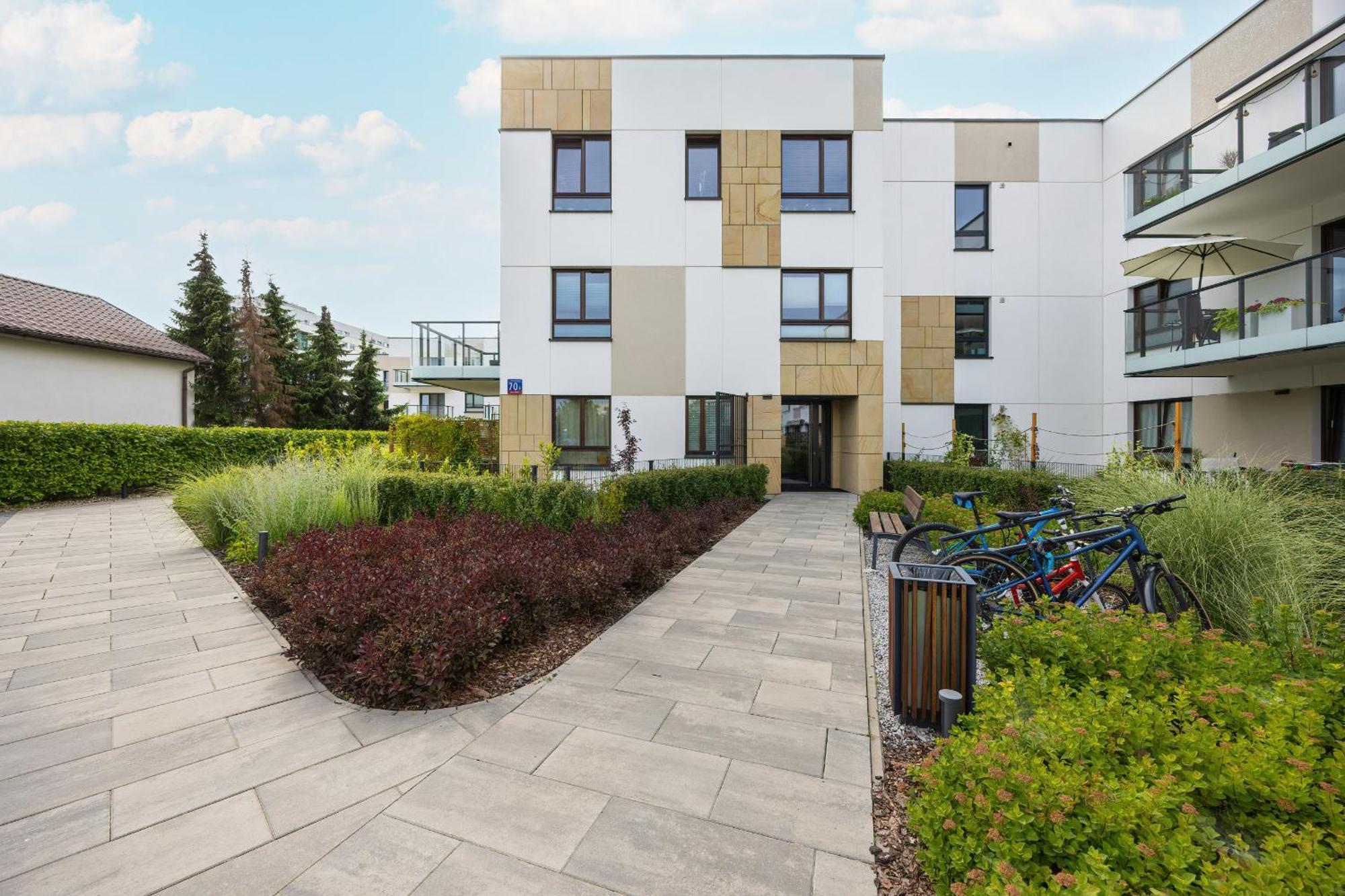 Spacious Family With Garden & Parking By Renters Apartament