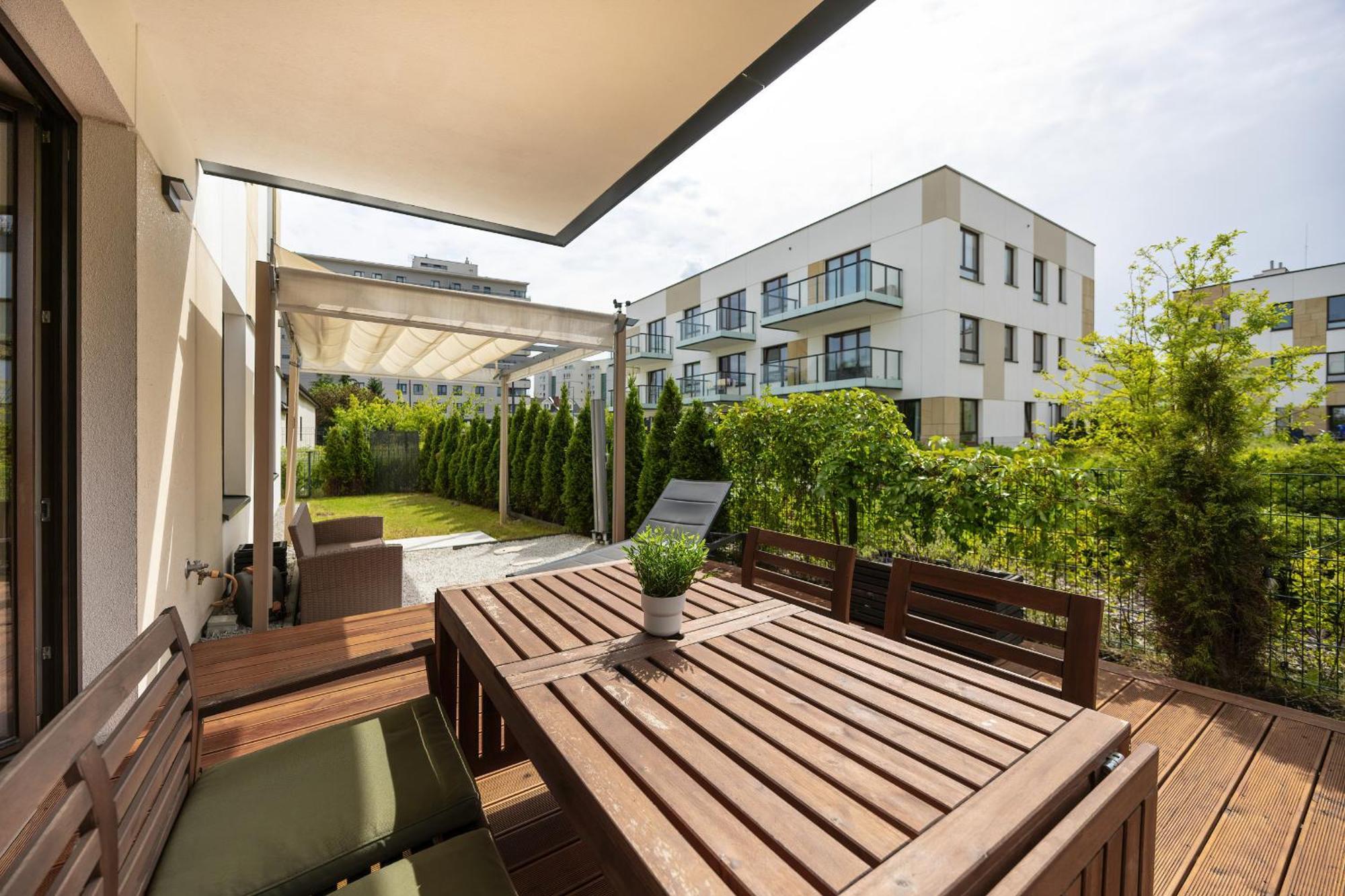 Apartament Spacious Family With Garden & Parking By Renters