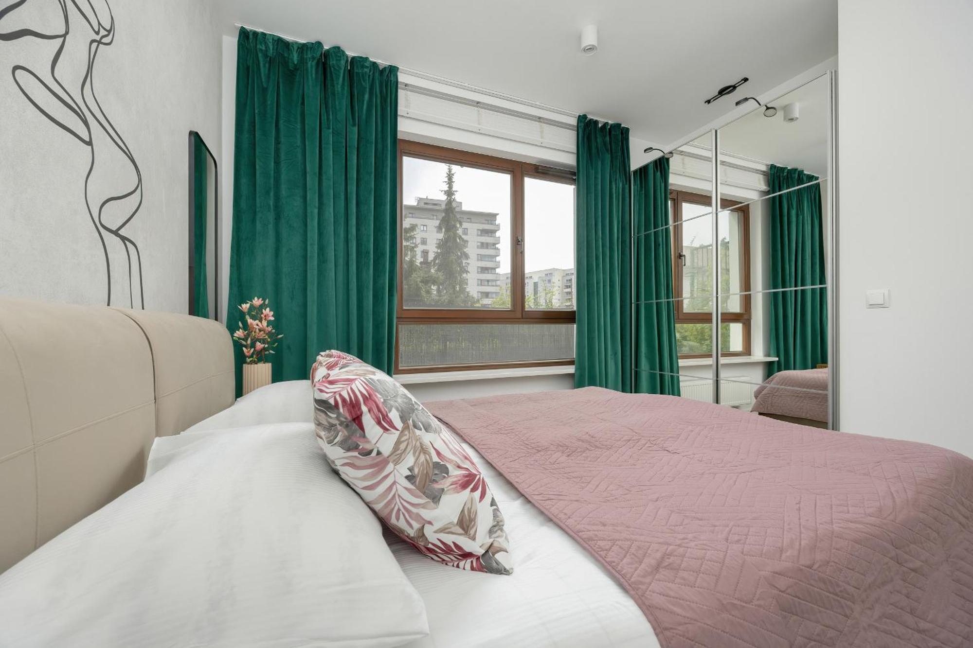 Spacious Family With Garden & Parking By Renters Apartament